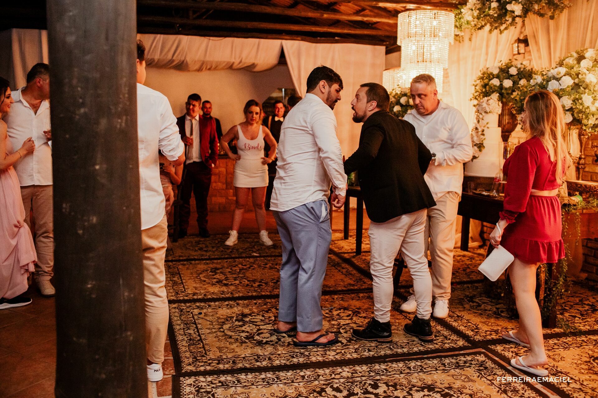 Foto Casamento de dia na Igreja da Cidade Alta Paróquia Sagrada Família e festa na Cachaçaria Pura Brasil - Araranguá - SC - Maiara e Valter Foto Casamento de dia na Igreja da Cidade Alta Paróquia Sagrada Família e festa na Cachaçaria Pura Brasil - Araranguá - SC - Maiara e Valter - Imagem 136