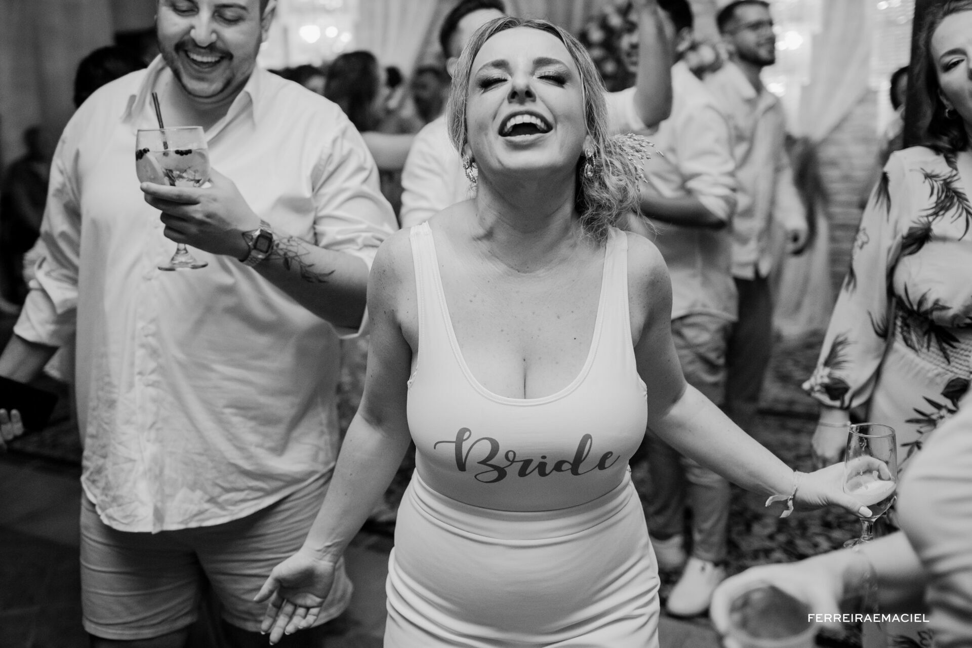 Foto Casamento de dia na Igreja da Cidade Alta Paróquia Sagrada Família e festa na Cachaçaria Pura Brasil - Araranguá - SC - Maiara e Valter Foto Casamento de dia na Igreja da Cidade Alta Paróquia Sagrada Família e festa na Cachaçaria Pura Brasil - Araranguá - SC - Maiara e Valter - Imagem 129