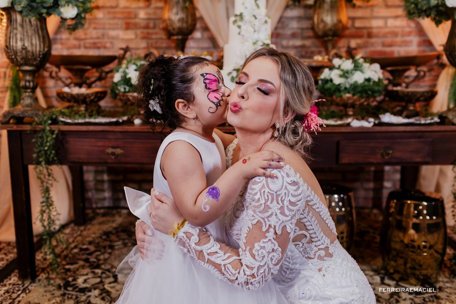 Foto Casamento de dia na Igreja da Cidade Alta Paróquia Sagrada Família e festa na Cachaçaria Pura Brasil - Araranguá - SC - Maiara e Valter Foto Casamento de dia na Igreja da Cidade Alta Paróquia Sagrada Família e festa na Cachaçaria Pura Brasil - Araranguá - SC - Maiara e Valter - Imagem 110