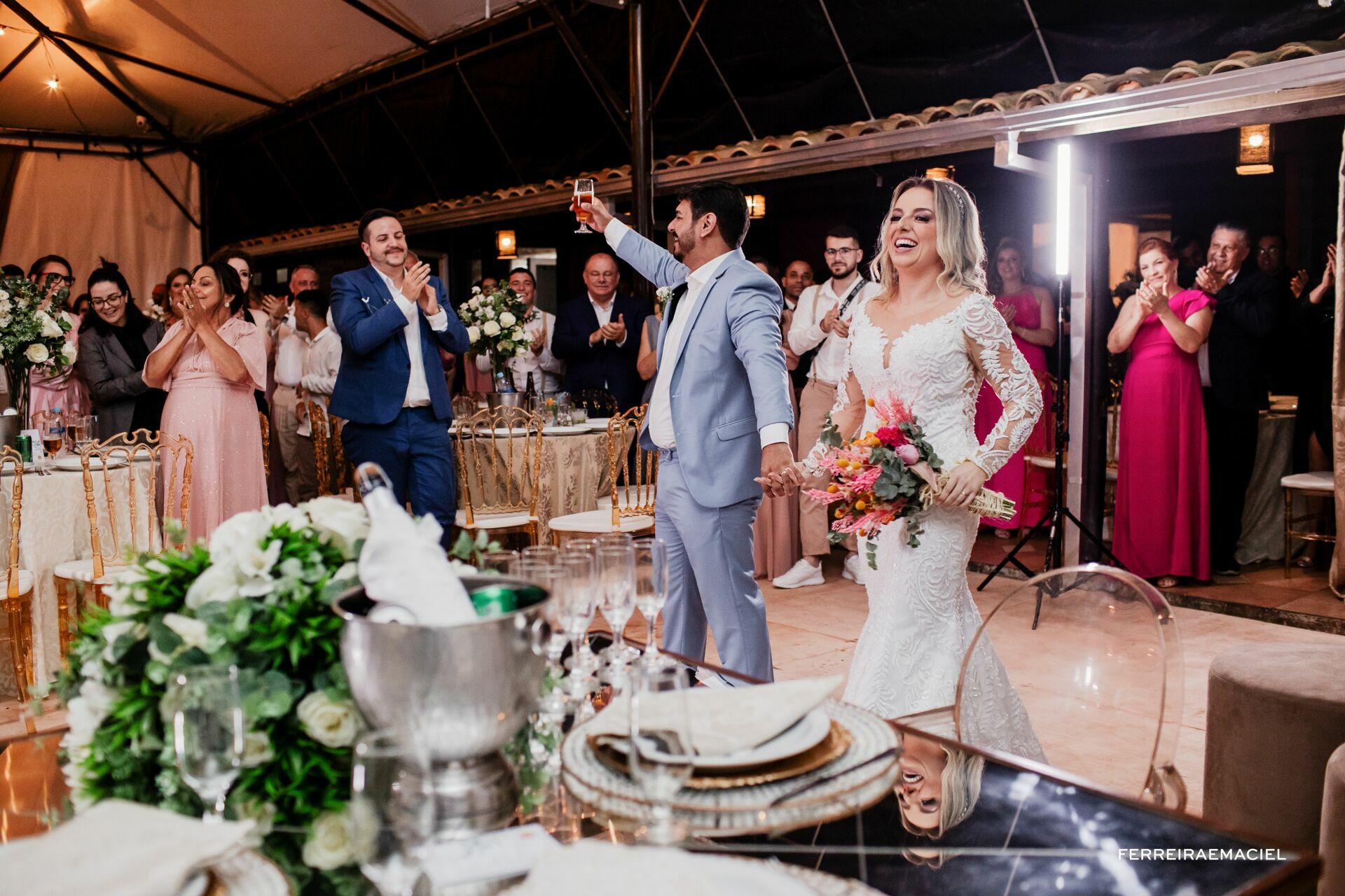 Foto Casamento de dia na Igreja da Cidade Alta Paróquia Sagrada Família e festa na Cachaçaria Pura Brasil - Araranguá - SC - Maiara e Valter Foto Casamento de dia na Igreja da Cidade Alta Paróquia Sagrada Família e festa na Cachaçaria Pura Brasil - Araranguá - SC - Maiara e Valter - Imagem 104