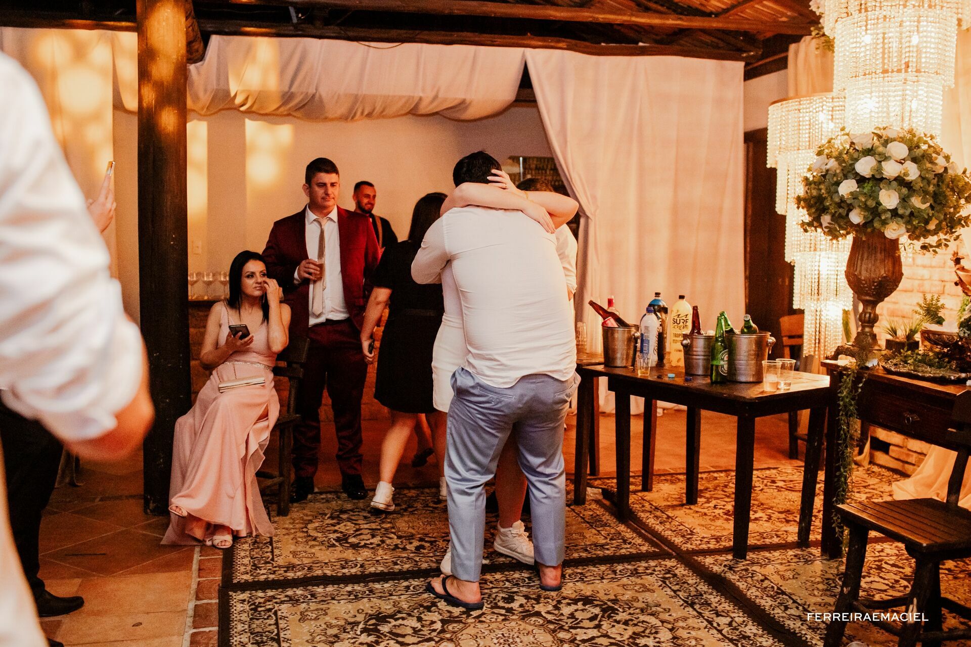 Foto Casamento de dia na Igreja da Cidade Alta Paróquia Sagrada Família e festa na Cachaçaria Pura Brasil - Araranguá - SC - Maiara e Valter Foto Casamento de dia na Igreja da Cidade Alta Paróquia Sagrada Família e festa na Cachaçaria Pura Brasil - Araranguá - SC - Maiara e Valter - Imagem 140