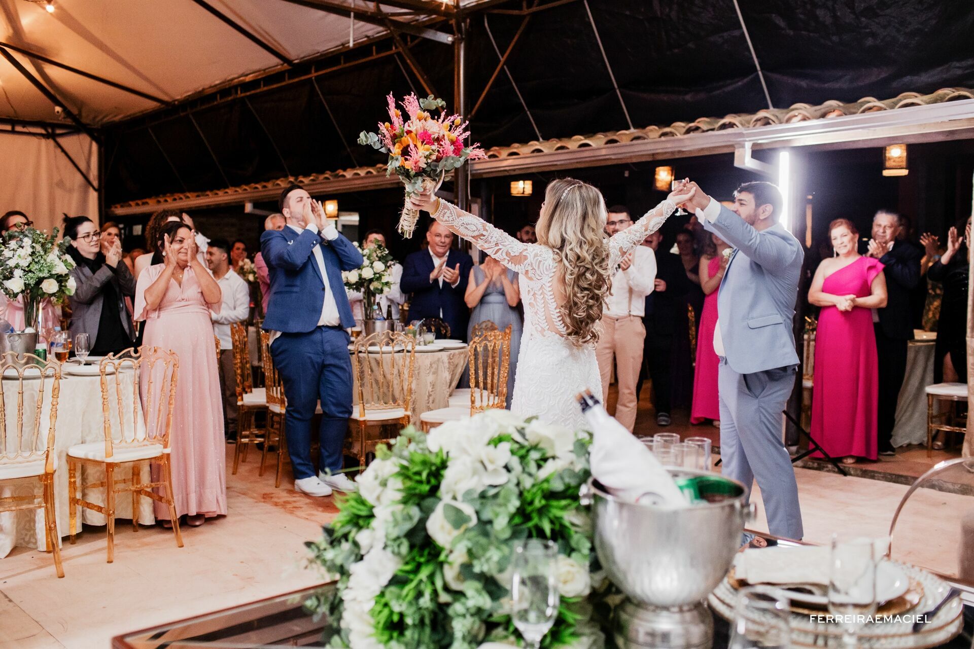 Foto Casamento de dia na Igreja da Cidade Alta Paróquia Sagrada Família e festa na Cachaçaria Pura Brasil - Araranguá - SC - Maiara e Valter Foto Casamento de dia na Igreja da Cidade Alta Paróquia Sagrada Família e festa na Cachaçaria Pura Brasil - Araranguá - SC - Maiara e Valter - Imagem 103