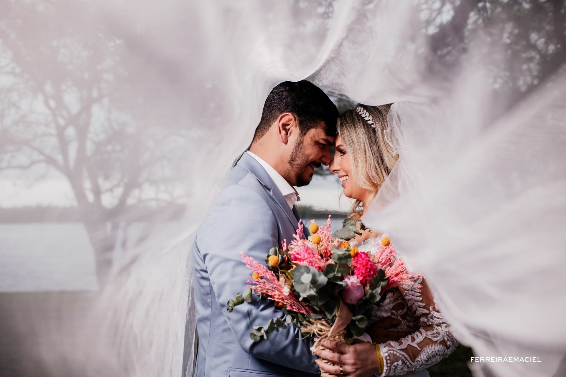 Foto Casamento de dia na Igreja da Cidade Alta Paróquia Sagrada Família e festa na Cachaçaria Pura Brasil - Araranguá - SC - Maiara e Valter Foto Casamento de dia na Igreja da Cidade Alta Paróquia Sagrada Família e festa na Cachaçaria Pura Brasil - Araranguá - SC - Maiara e Valter - Imagem 101