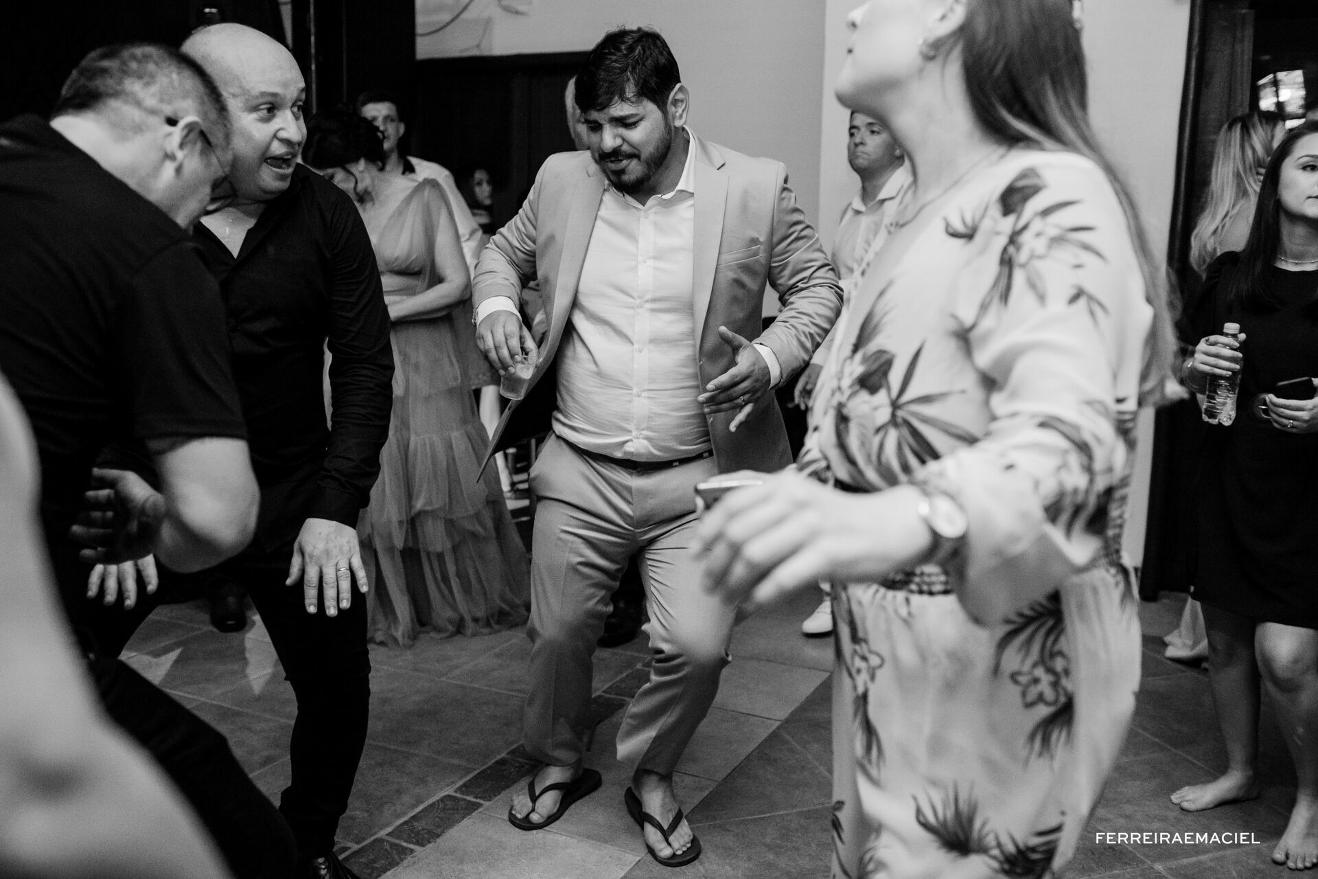 Foto Casamento de dia na Igreja da Cidade Alta Paróquia Sagrada Família e festa na Cachaçaria Pura Brasil - Araranguá - SC - Maiara e Valter Foto Casamento de dia na Igreja da Cidade Alta Paróquia Sagrada Família e festa na Cachaçaria Pura Brasil - Araranguá - SC - Maiara e Valter - Imagem 127