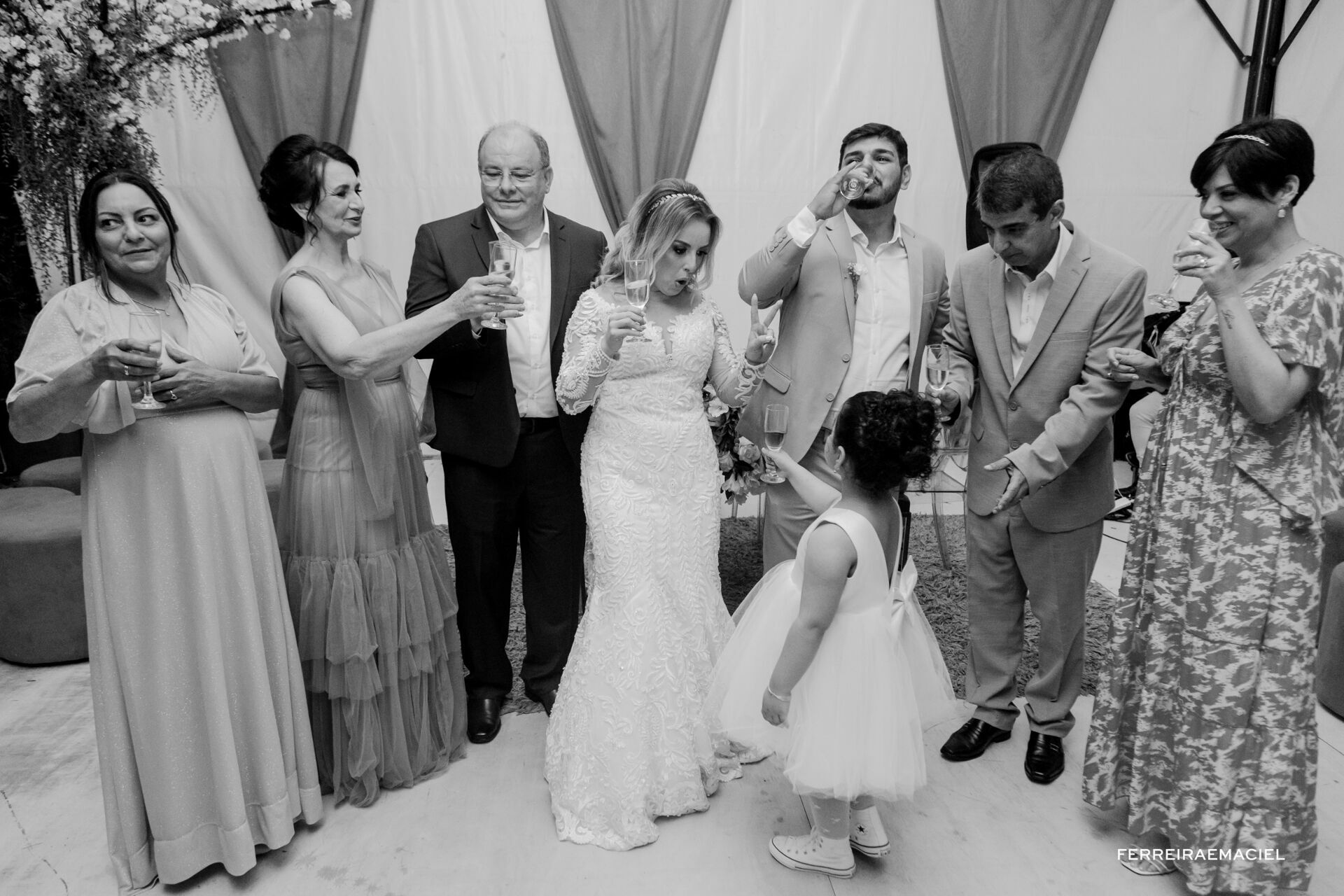 Foto Casamento de dia na Igreja da Cidade Alta Paróquia Sagrada Família e festa na Cachaçaria Pura Brasil - Araranguá - SC - Maiara e Valter Foto Casamento de dia na Igreja da Cidade Alta Paróquia Sagrada Família e festa na Cachaçaria Pura Brasil - Araranguá - SC - Maiara e Valter - Imagem 107
