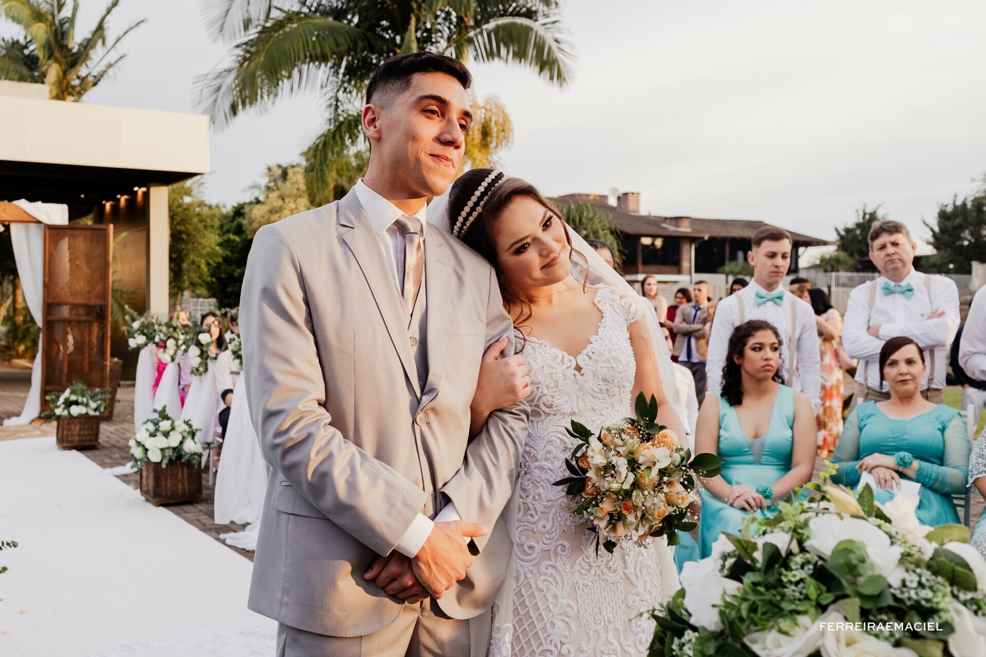 Casamento de dia ao pôr-do-sol no Sítio do Cássio em Balneário Gaivota - SC - Kemellyn e Dionathan