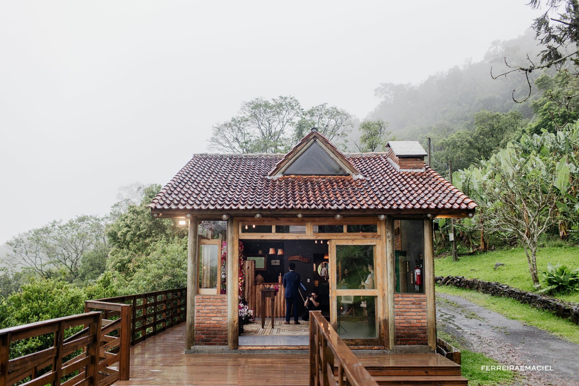 Foto Elopement Wedding com chuva nos canyons - Morada dos Canyons e Estância da Morada - Casamento de dia de Raísa e Matheus - Praia Grande - SC Foto Elopement Wedding com chuva nos canyons - Morada dos Canyons e Estância da Morada - Casamento de dia de Raísa e Matheus - Praia Grande - SC - Imagem 9