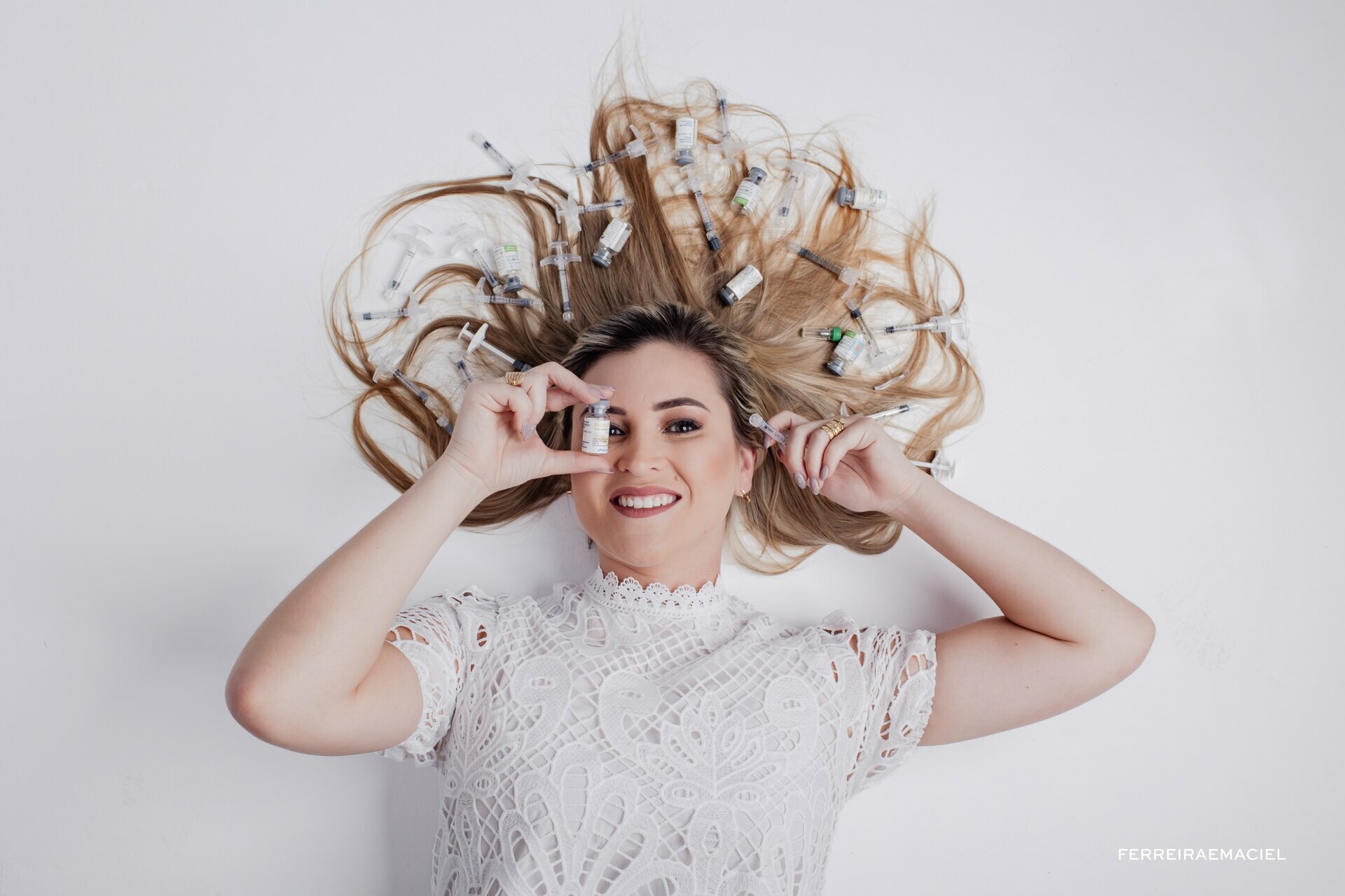 Ensaio corporativo dentista - sessão fotográfica no estúdio - casal de dentistas - Odonto Excellence - fotos corporativas em consultório odontológico - Géssyca e Filipe - Araranguá - SC