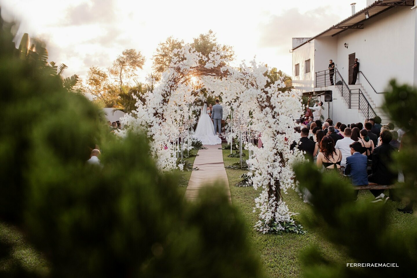 Casamento de dia no Gabiatti Eventos em Sombrio - Cerimônia no por-do-sol - Danielle e Leonardo - Fotografia de casamento em Araranguá - Criciúma - Turvo - Nova Veneza