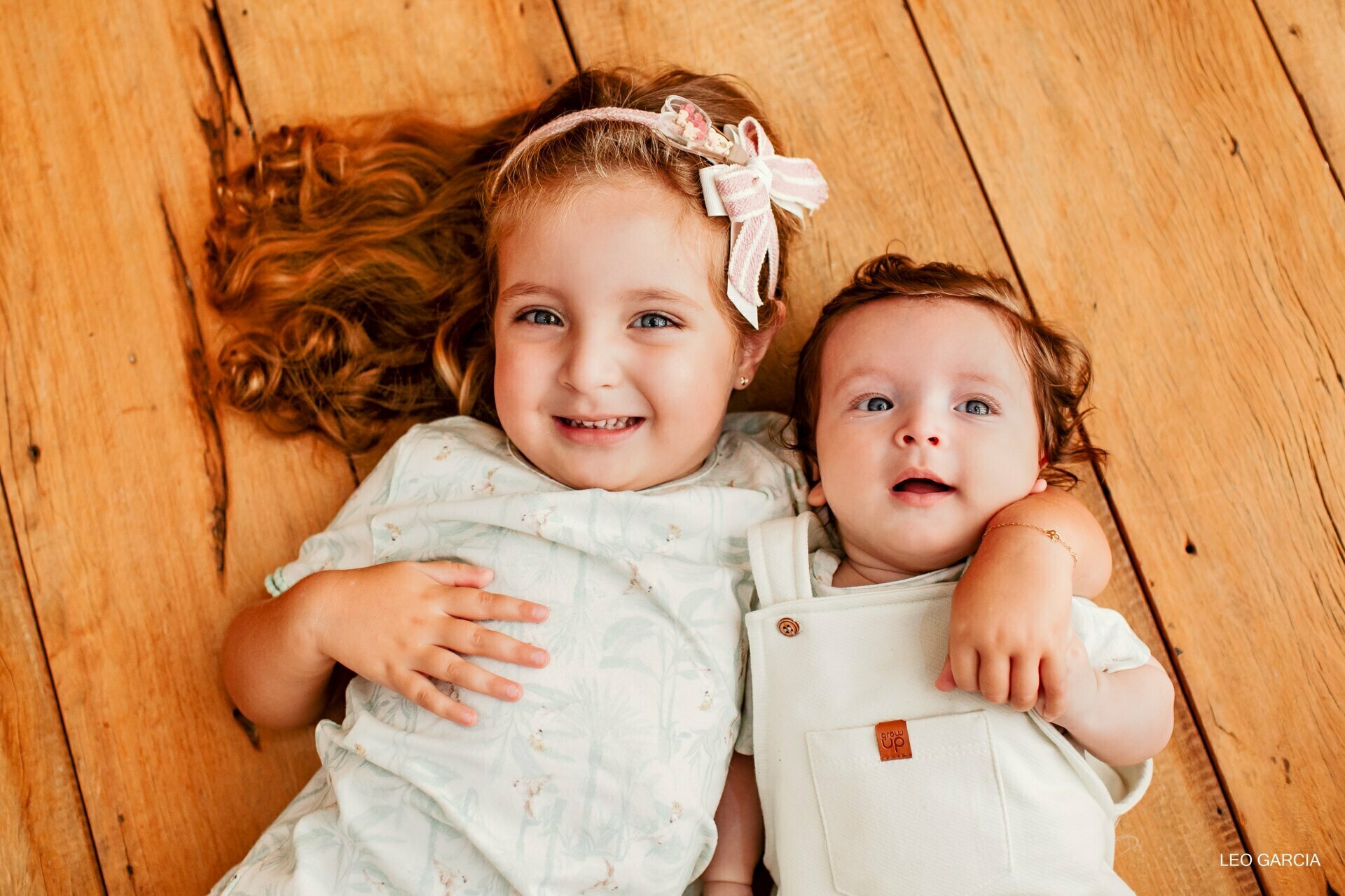 Ensaio no estúdio em família - sessão fotográfica em estúdio mãe, pai, e casal de filhos - Araranguá - Criciúma - Sombrio - Nova Veneza - Meleiro - Turvo - Jacinto Machado - Priscila Sorato