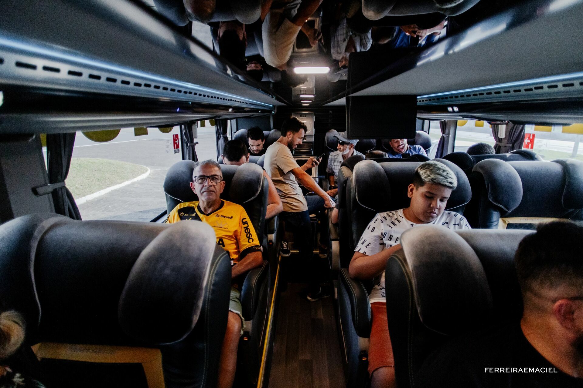Foto Fotografia publicitária - Entrega do novo ônibus do Criciúma E. C. - Scania Cavese - Estádio Heriberto Hülse - Criciúma - SC - Imagem 19