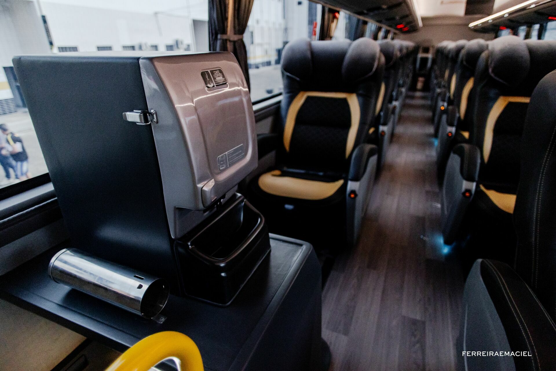 Foto Fotografia publicitária - Entrega do novo ônibus do Criciúma E. C. - Scania Cavese - Estádio Heriberto Hülse - Criciúma - SC - Imagem 37