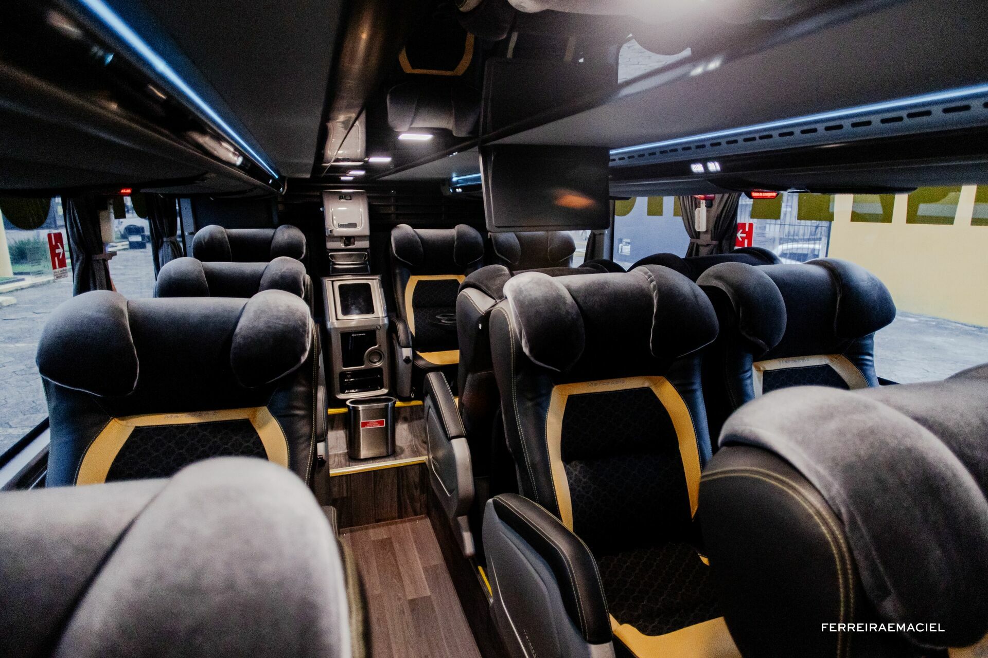 Foto Fotografia publicitária - Entrega do novo ônibus do Criciúma E. C. - Scania Cavese - Estádio Heriberto Hülse - Criciúma - SC - Imagem 36