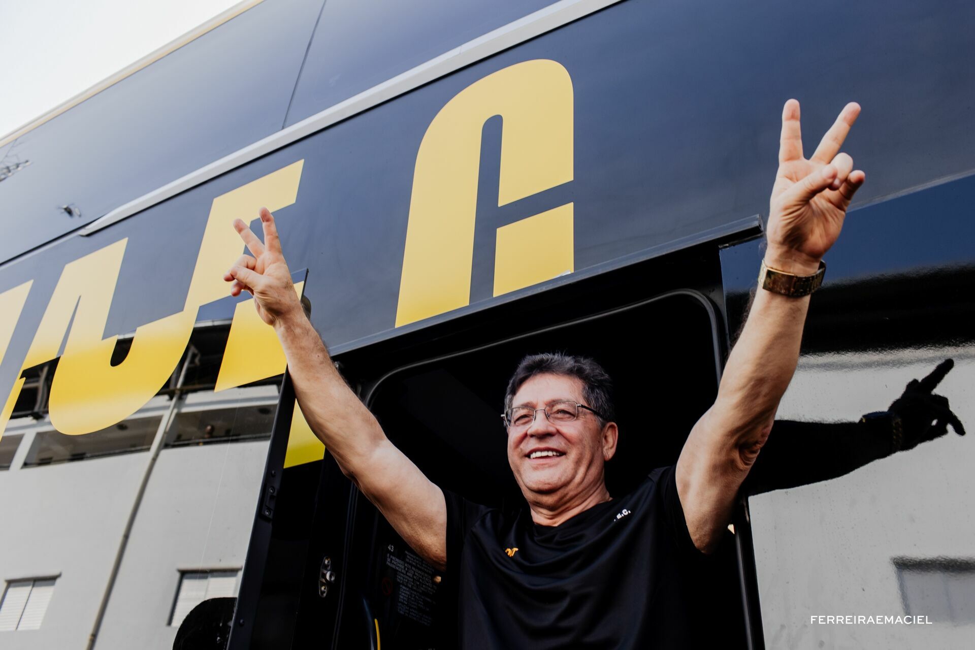 Foto Fotografia publicitária - Entrega do novo ônibus do Criciúma E. C. - Scania Cavese - Estádio Heriberto Hülse - Criciúma - SC - Imagem 13