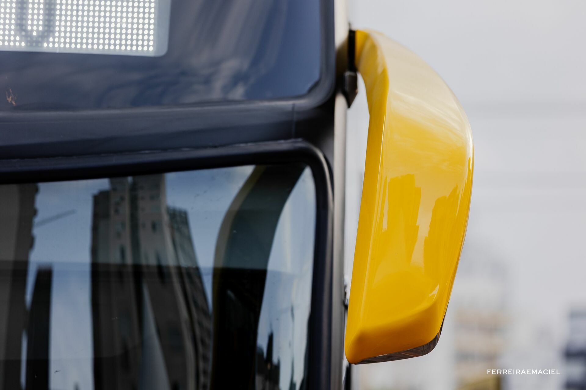 Foto Fotografia publicitária - Entrega do novo ônibus do Criciúma E. C. - Scania Cavese - Estádio Heriberto Hülse - Criciúma - SC - Imagem 29