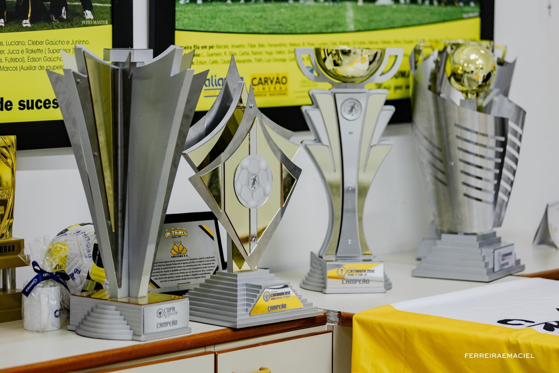 Foto Fotografia publicitária - Entrega do novo ônibus do Criciúma E. C. - Scania Cavese - Estádio Heriberto Hülse - Criciúma - SC - Imagem 41