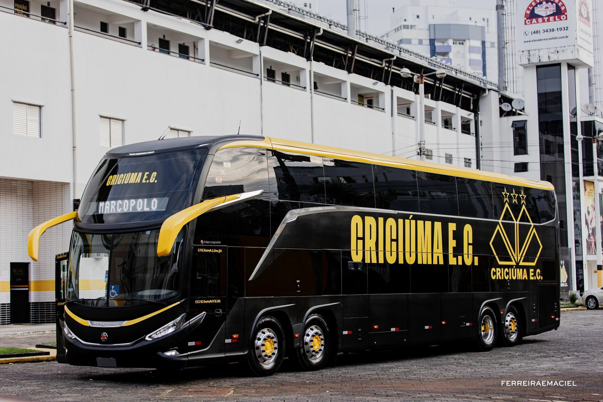 Foto Fotografia publicitária - Entrega do novo ônibus do Criciúma E. C. - Scania Cavese - Estádio Heriberto Hülse - Criciúma - SC - Imagem 25