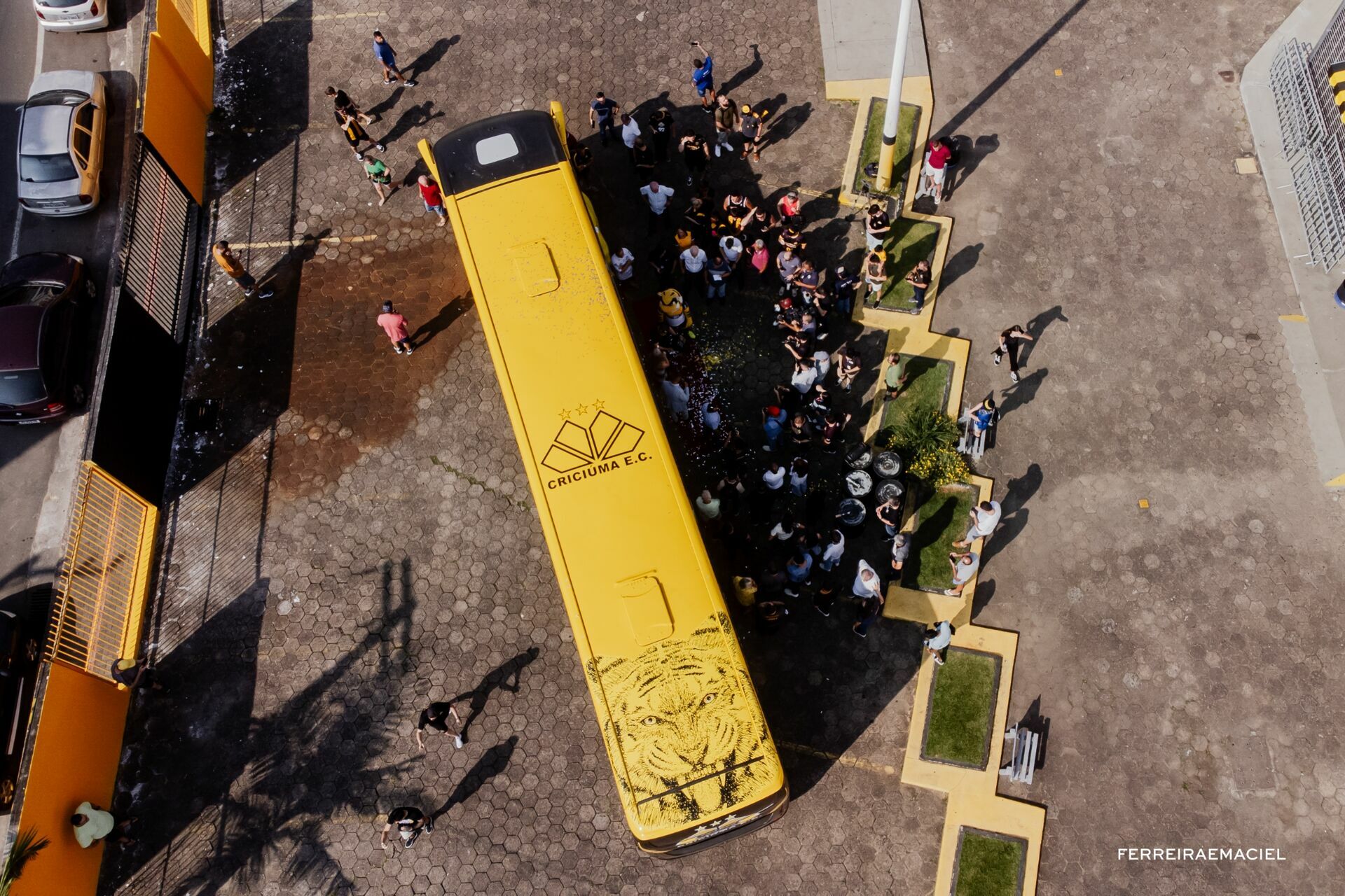 Foto Fotografia publicitária - Entrega do novo ônibus do Criciúma E. C. - Scania Cavese - Estádio Heriberto Hülse - Criciúma - SC - Imagem 10