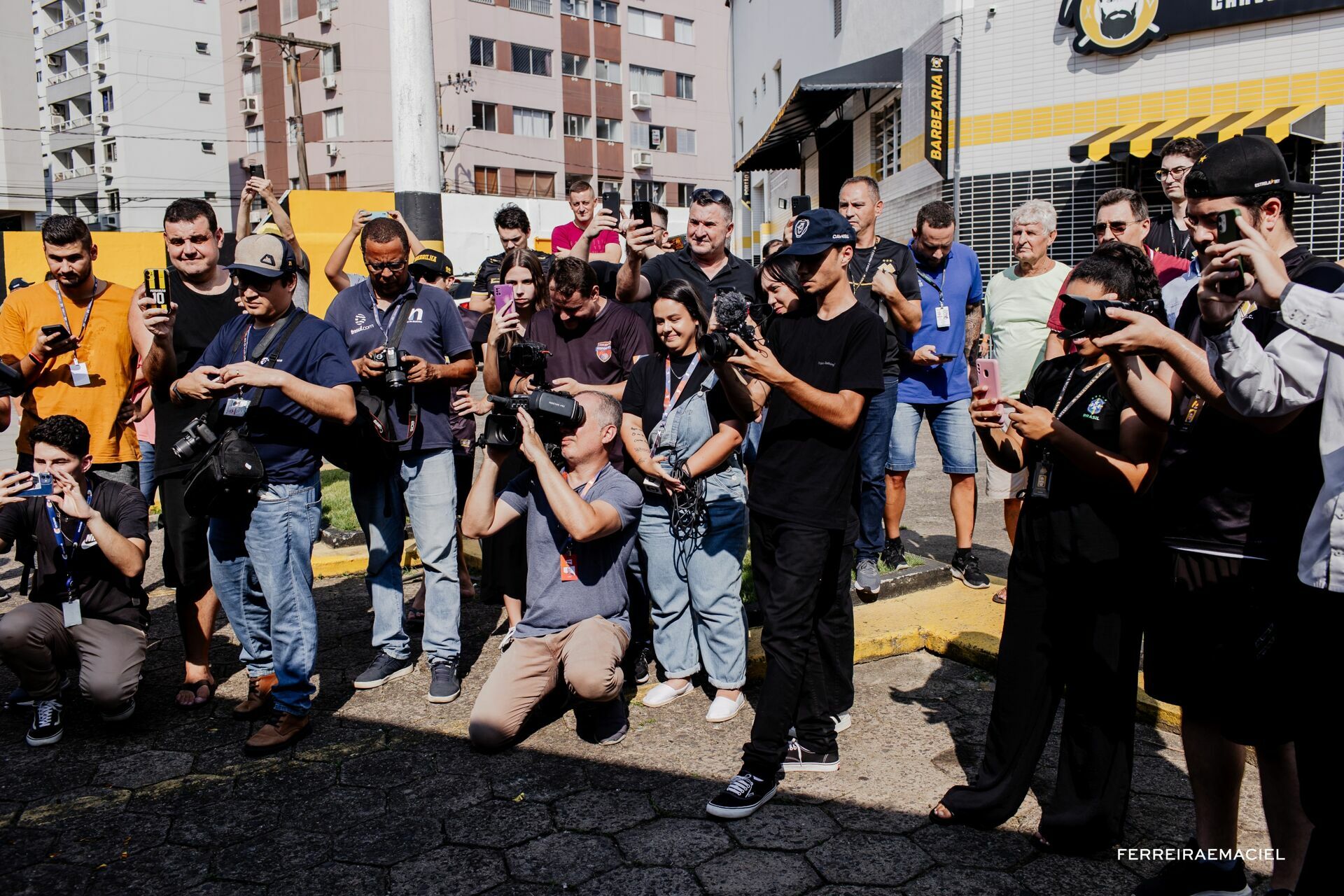 Foto Fotografia publicitária - Entrega do novo ônibus do Criciúma E. C. - Scania Cavese - Estádio Heriberto Hülse - Criciúma - SC - Imagem 0