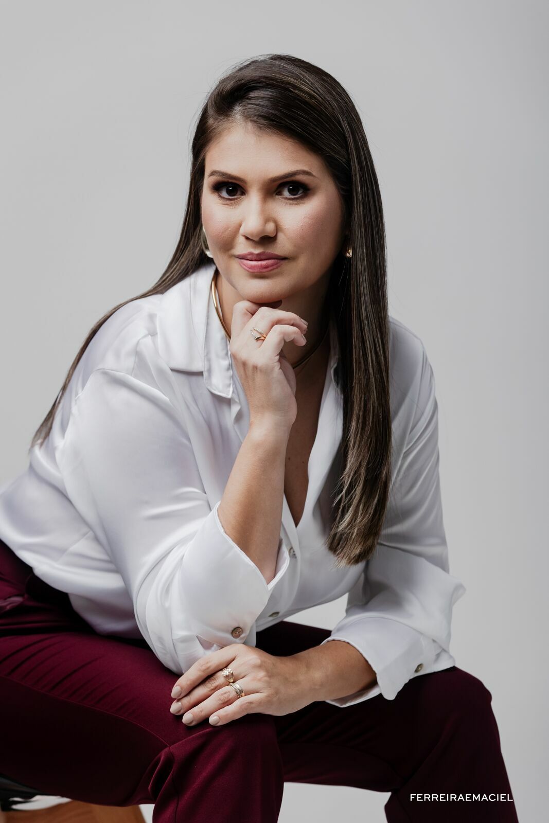 Foto Ensaio de Retrato Corporativo Natália Martinello - Sessão de fotos no estúdio e externa - Fotografia publicitária em Araranguá - SC - Imagem 2