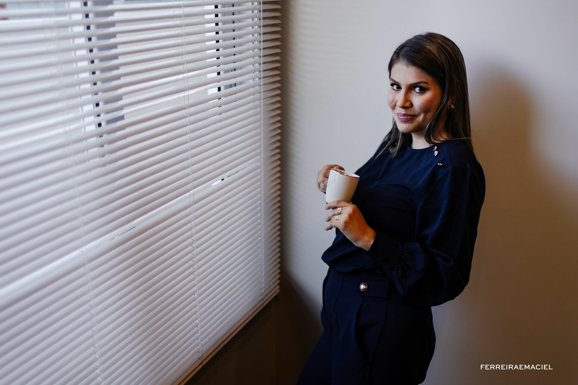 Foto Ensaio de Retrato Corporativo Natália Martinello - Sessão de fotos no estúdio e externa - Fotografia publicitária em Araranguá - SC - Imagem 17