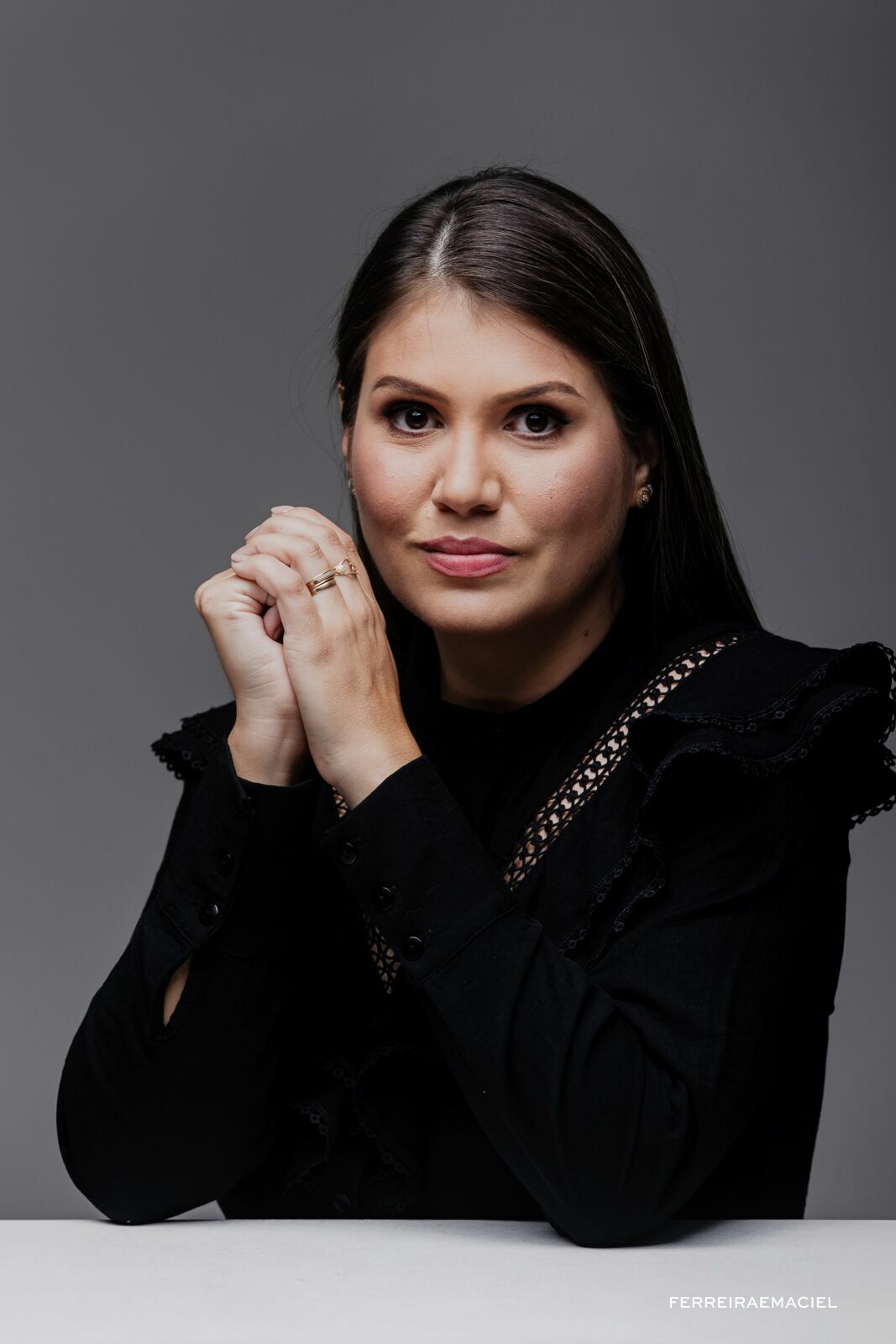 Foto Ensaio de Retrato Corporativo Natália Martinello - Sessão de fotos no estúdio e externa - Fotografia publicitária em Araranguá - SC - Imagem 21