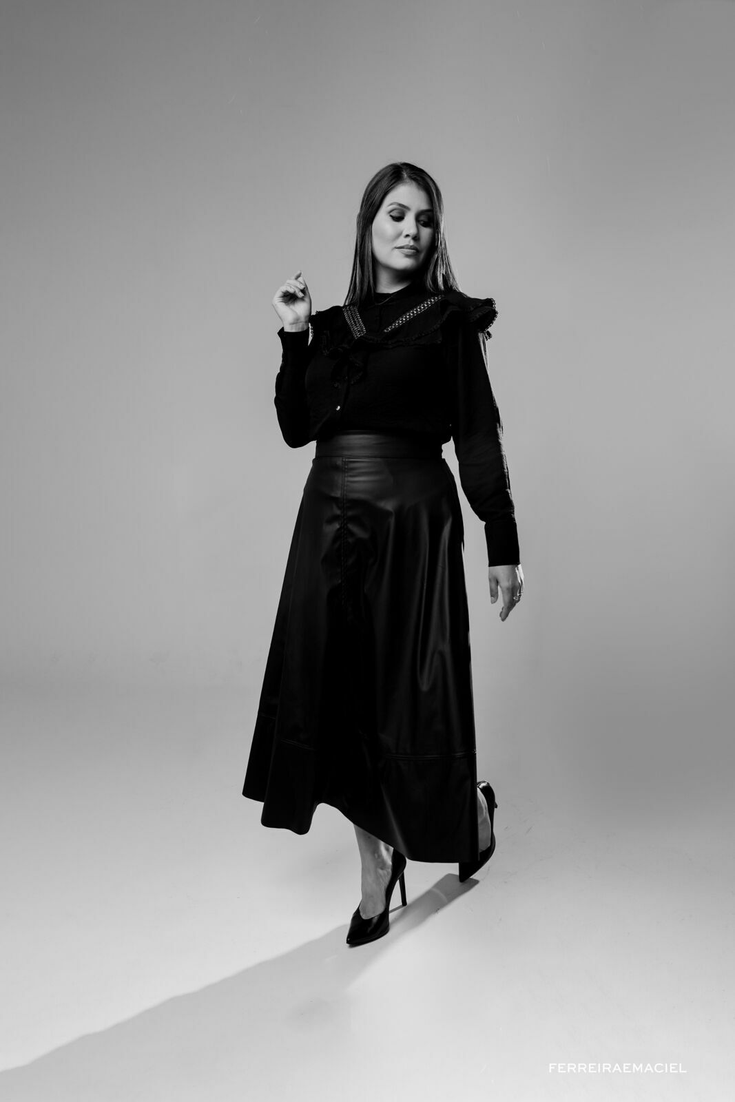 Foto Ensaio de Retrato Corporativo Natália Martinello - Sessão de fotos no estúdio e externa - Fotografia publicitária em Araranguá - SC - Imagem 23