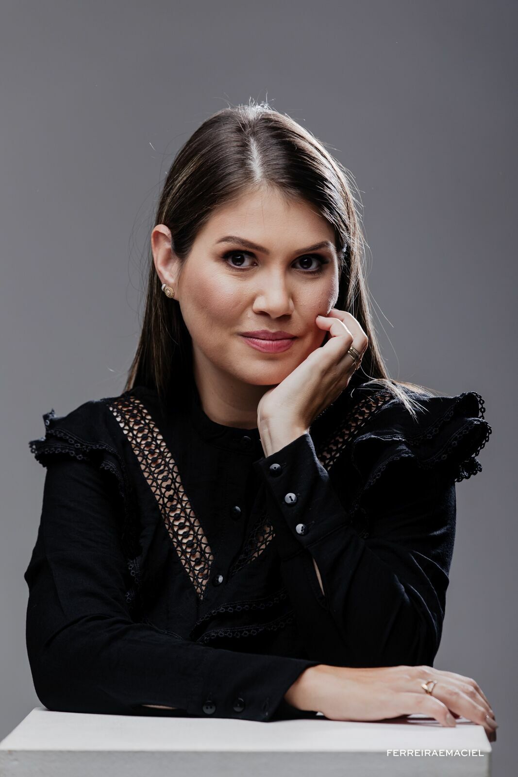 Foto Ensaio de Retrato Corporativo Natália Martinello - Sessão de fotos no estúdio e externa - Fotografia publicitária em Araranguá - SC - Imagem 22