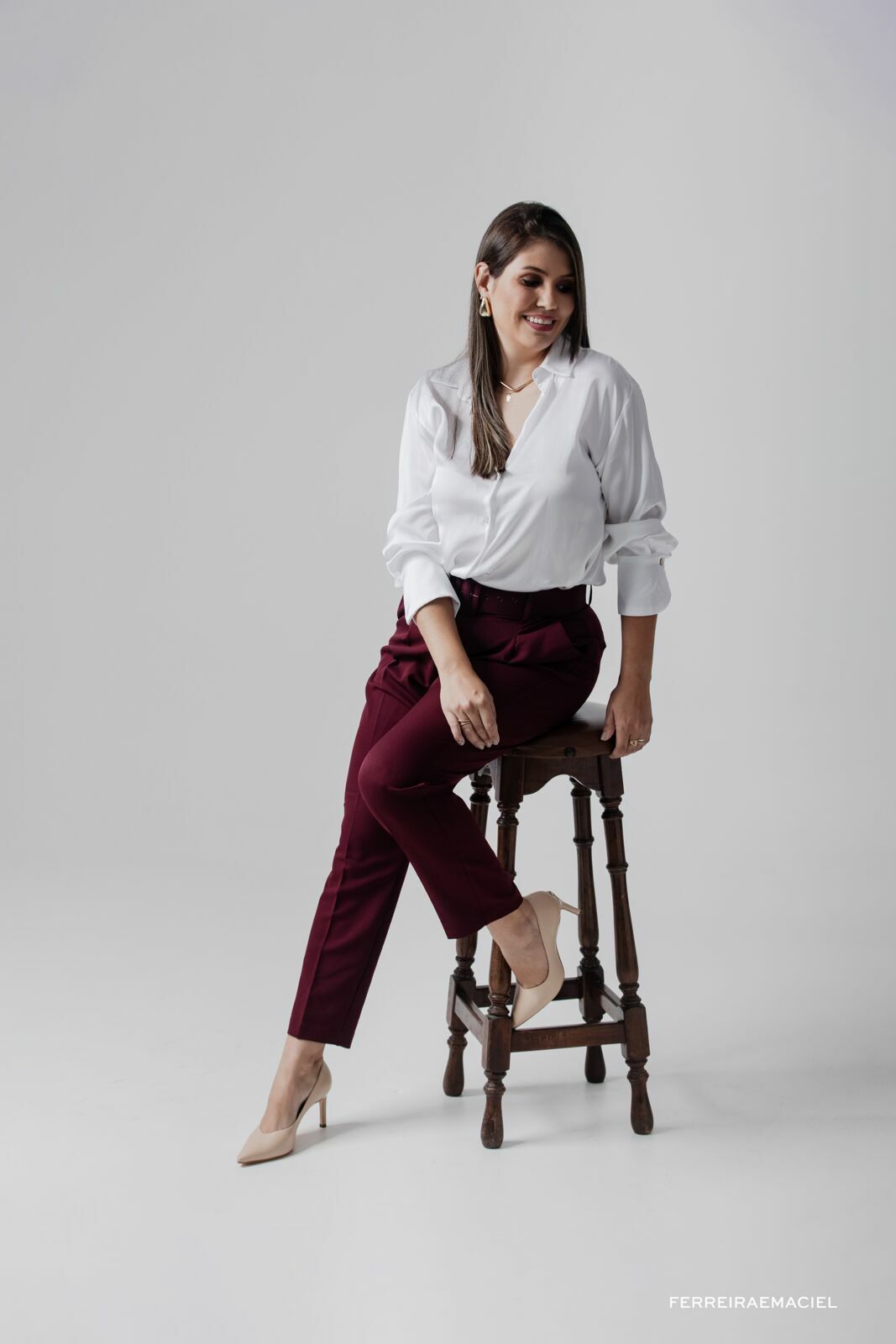 Foto Ensaio de Retrato Corporativo Natália Martinello - Sessão de fotos no estúdio e externa - Fotografia publicitária em Araranguá - SC - Imagem 24