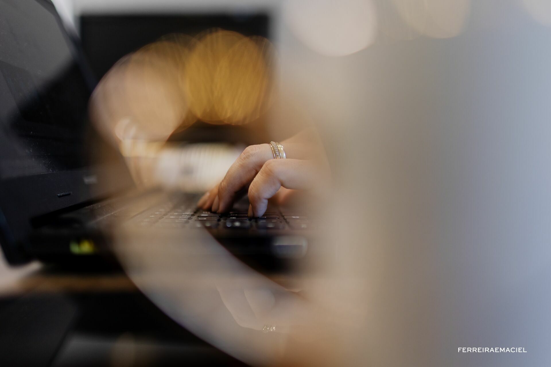 Foto Ensaio de Retrato Corporativo Natália Martinello - Sessão de fotos no estúdio e externa - Fotografia publicitária em Araranguá - SC - Imagem 7