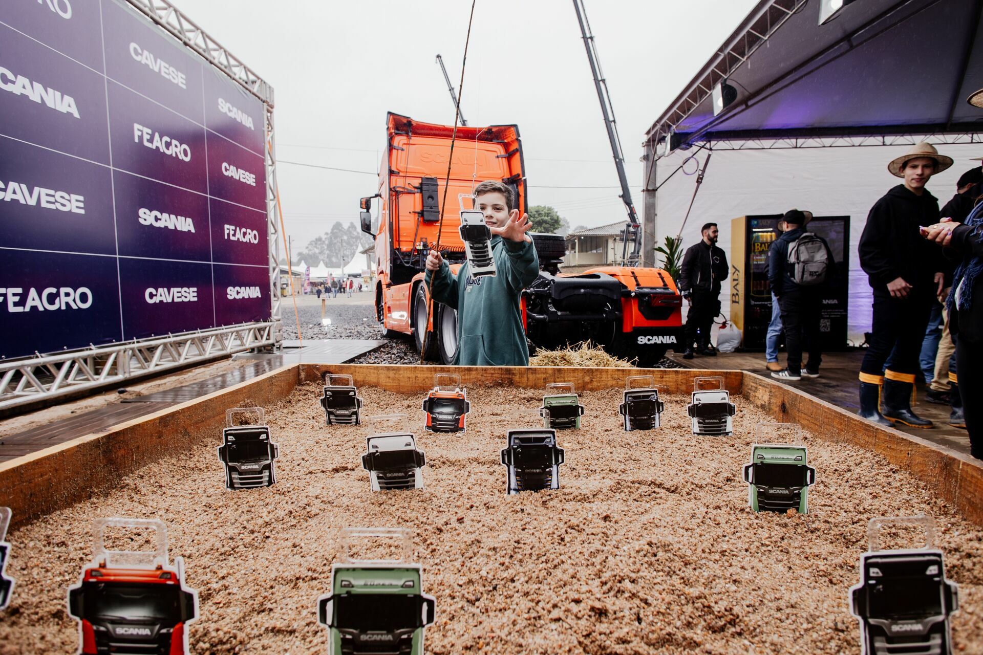 Foto Fotografia publicitÃ¡ria - Scania na Feagro - BraÃ§o do Norte - SC - Imagem 7