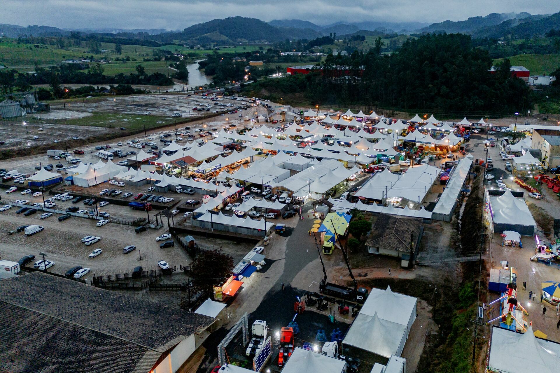 Foto Fotografia publicitÃ¡ria - Scania na Feagro - BraÃ§o do Norte - SC - Imagem 4