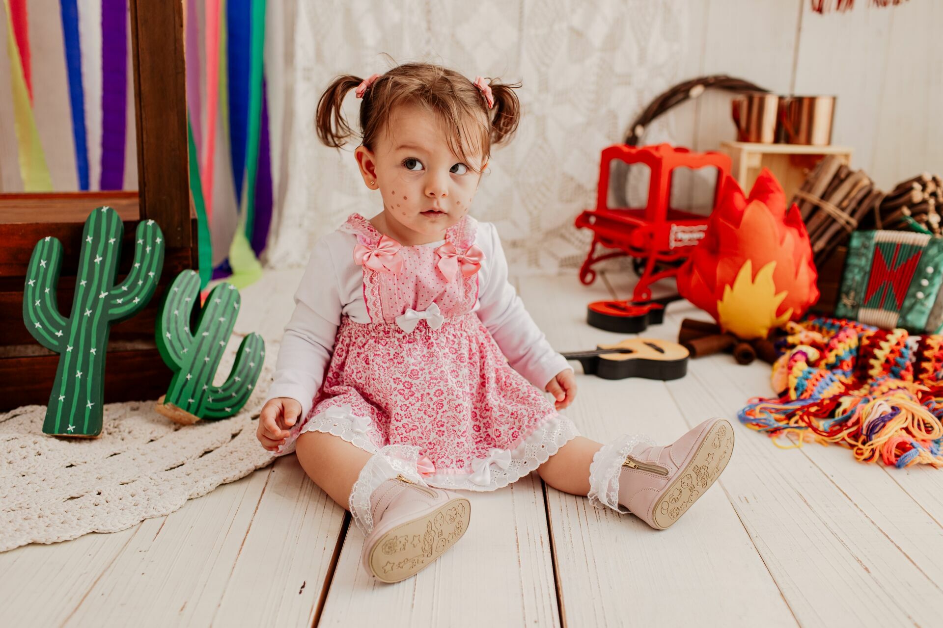Foto Fotografia em estÃƒÂºdio - CenÃƒÂ¡rio Junino - Um ArraiÃƒÂ¡ de EmoÃƒÂ§ÃƒÂµes no EstÃƒÂºdio - Imagem 1