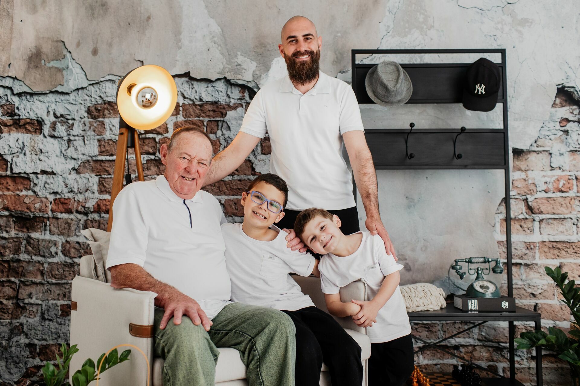 Foto Fotografia em estÃƒÂºdio - CenÃƒÂ¡rio Dia dos Pais - Amor e ConexÃƒÂ£o em Cada Foto - Imagem 76