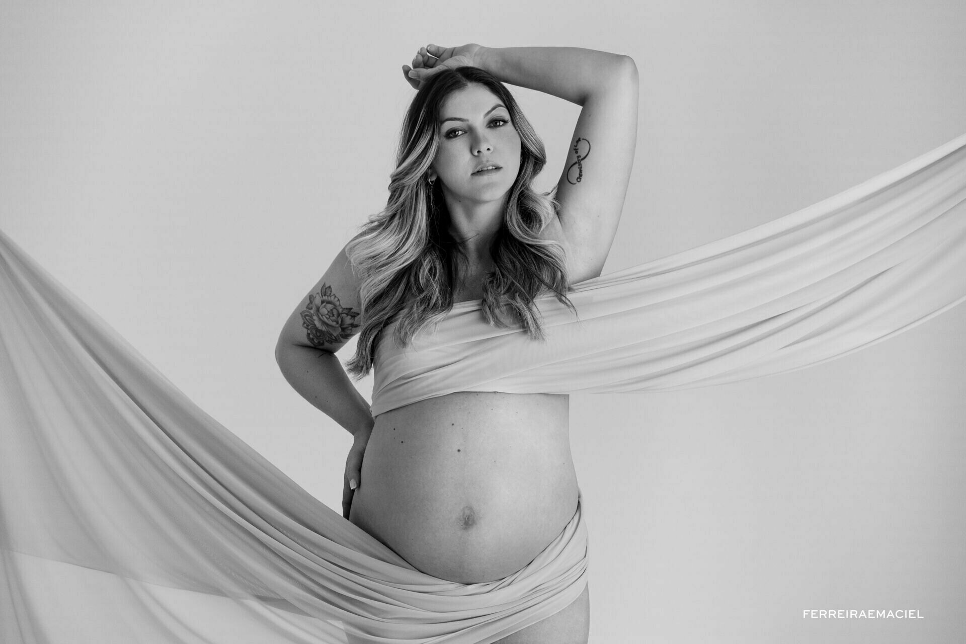 Ensaio de Gestante - Fotos de Gestante - Ensaio em Estúdio - Gestação da Jessica - Araranguá - SC