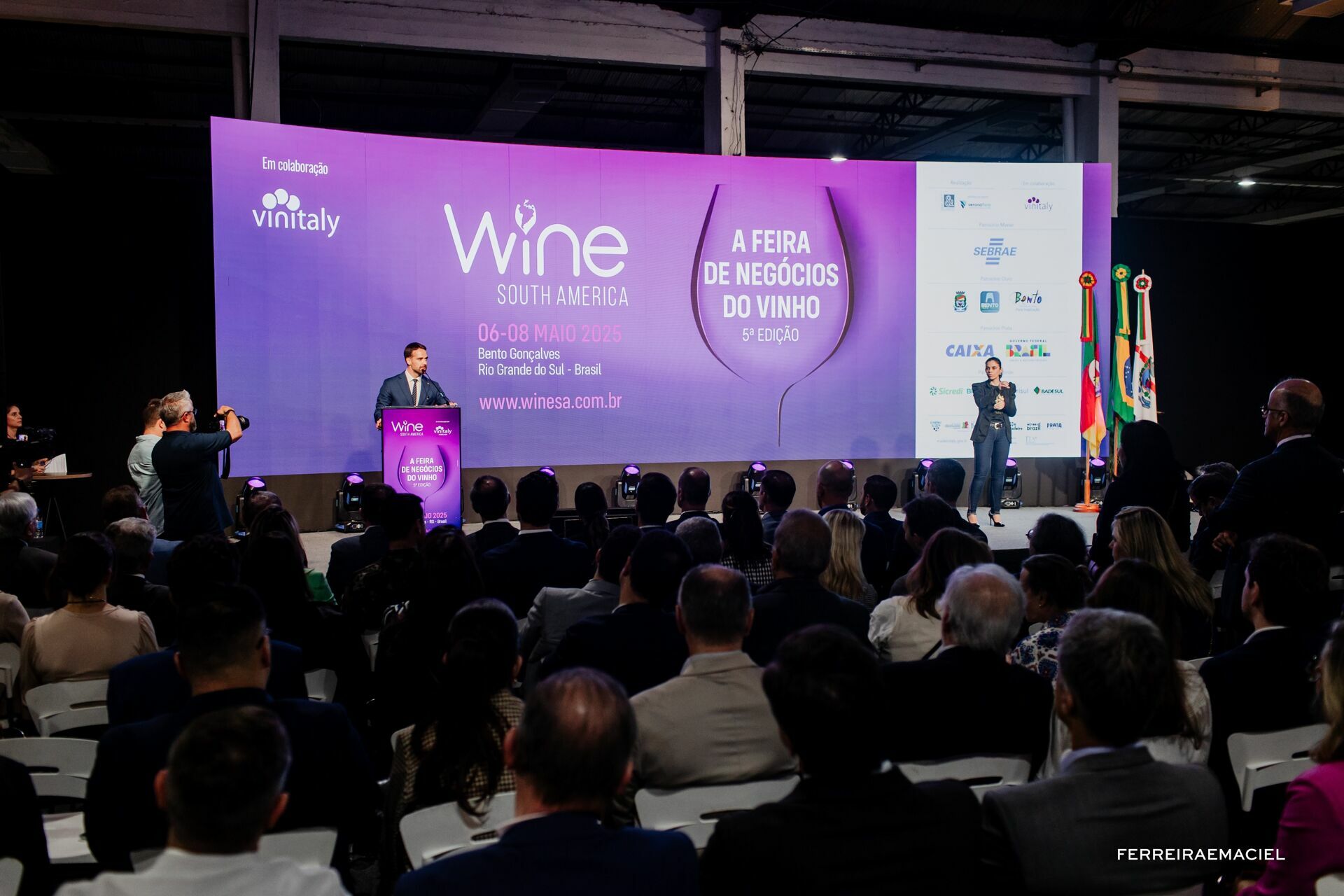 Foto Fotografia Publicitária - Cana Cayana Açucar - Fotos da Feira de Negócios do Vinho - Wine South America - Vinícola Campestre - Enólogo André Donatti - Bento Gonçalves e Vacaria - RS Foto Fotografia Publicitária - Cana Cayana Açucar - Fotos da Feira de Negócios do Vinho - Wine South America - Vinícola Campestre - Enólogo André Donatti - Bento Gonçalves e Vacaria - RS - Imagem 39