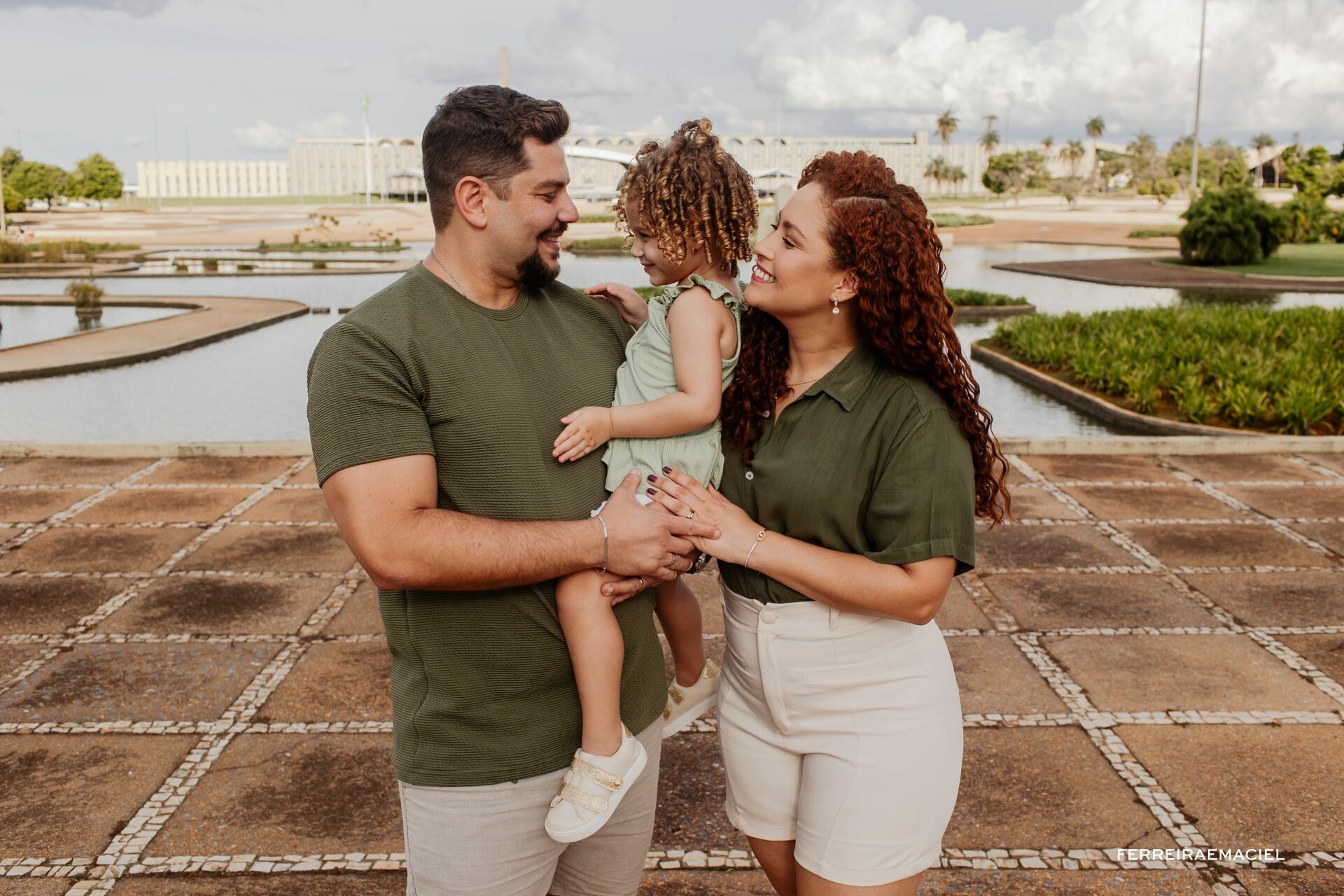 Foto Ensaio fotográfico familiar - Jonas e Rebeka - Sessão Externa de fotografia - Brasília - DF Foto Ensaio fotográfico familiar - Jonas e Rebeka - Sessão Externa de fotografia - Brasília - DF - Imagem 3