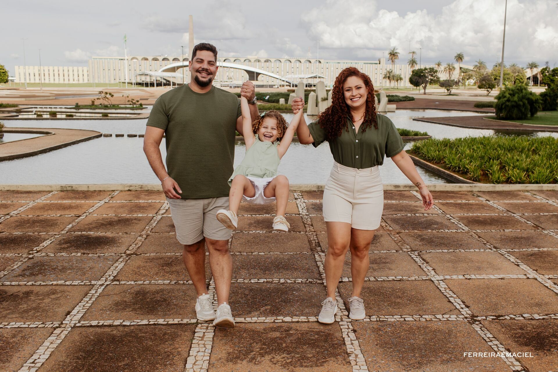 Foto Ensaio fotográfico familiar - Jonas e Rebeka - Sessão Externa de fotografia - Brasília - DF Foto Ensaio fotográfico familiar - Jonas e Rebeka - Sessão Externa de fotografia - Brasília - DF - Imagem 1
