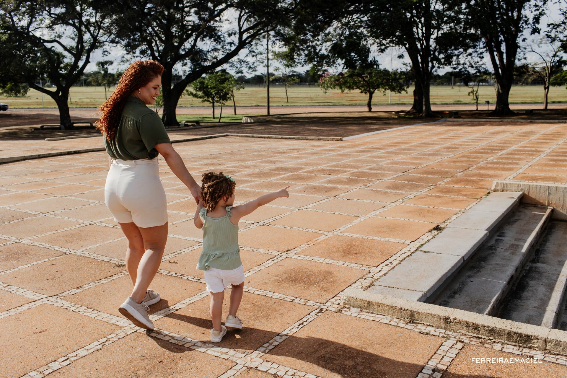 Foto Ensaio fotográfico familiar - Jonas e Rebeka - Sessão Externa de fotografia - Brasília - DF Foto Ensaio fotográfico familiar - Jonas e Rebeka - Sessão Externa de fotografia - Brasília - DF - Imagem 5