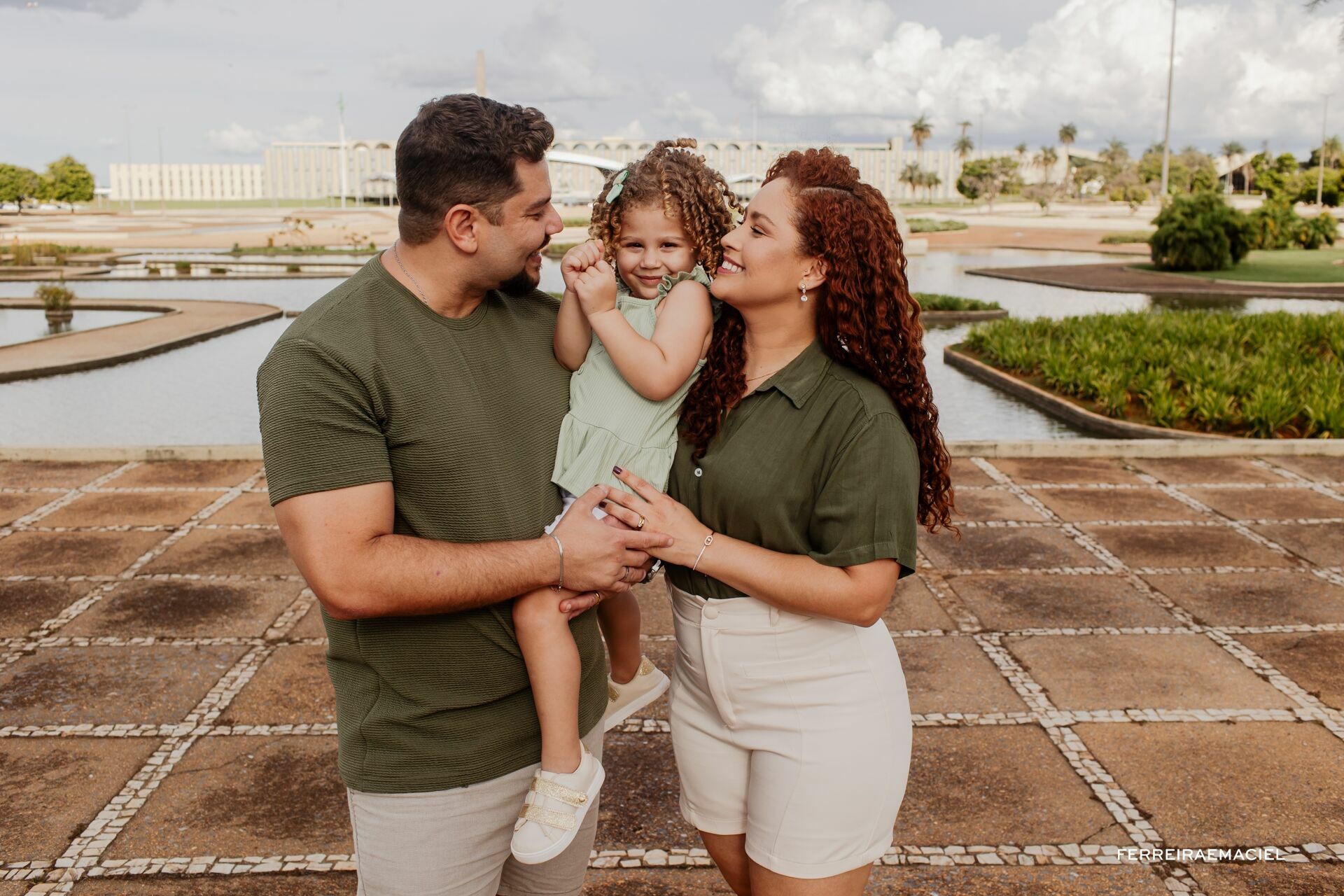 Foto Ensaio fotográfico familiar - Jonas e Rebeka - Sessão Externa de fotografia - Brasília - DF Foto Ensaio fotográfico familiar - Jonas e Rebeka - Sessão Externa de fotografia - Brasília - DF - Imagem 4