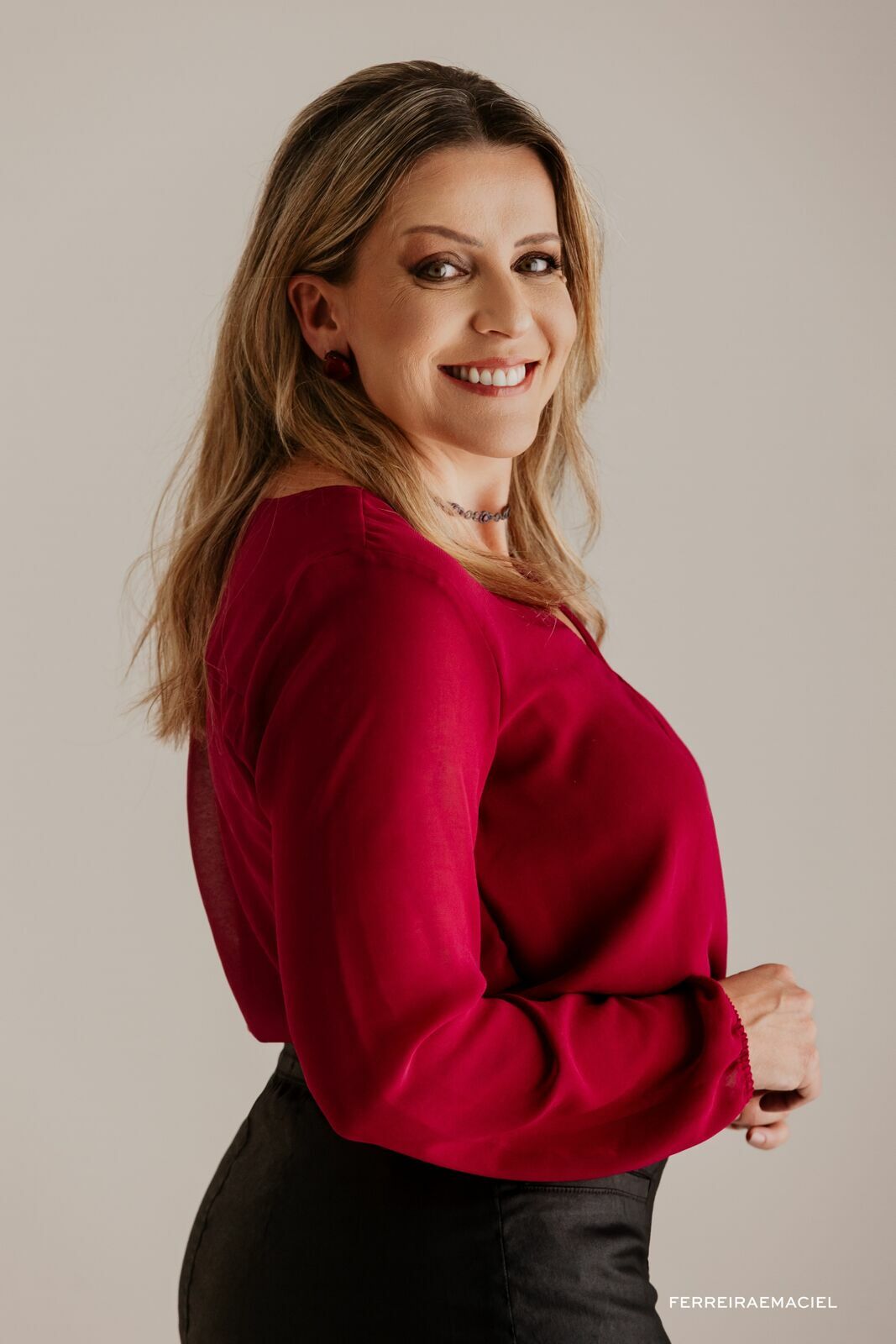Foto Ensaio Estúdio Corporativo - Sessão de Fotos em Araranguá para Advogados - Fotos para publicidade - Estúdio de fotografia - Aline Marcon Foto Ensaio Estúdio Corporativo - Sessão de Fotos em Araranguá para Advogados - Fotos para publicidade - Estúdio de fotografia - Aline Marcon - Imagem 28
