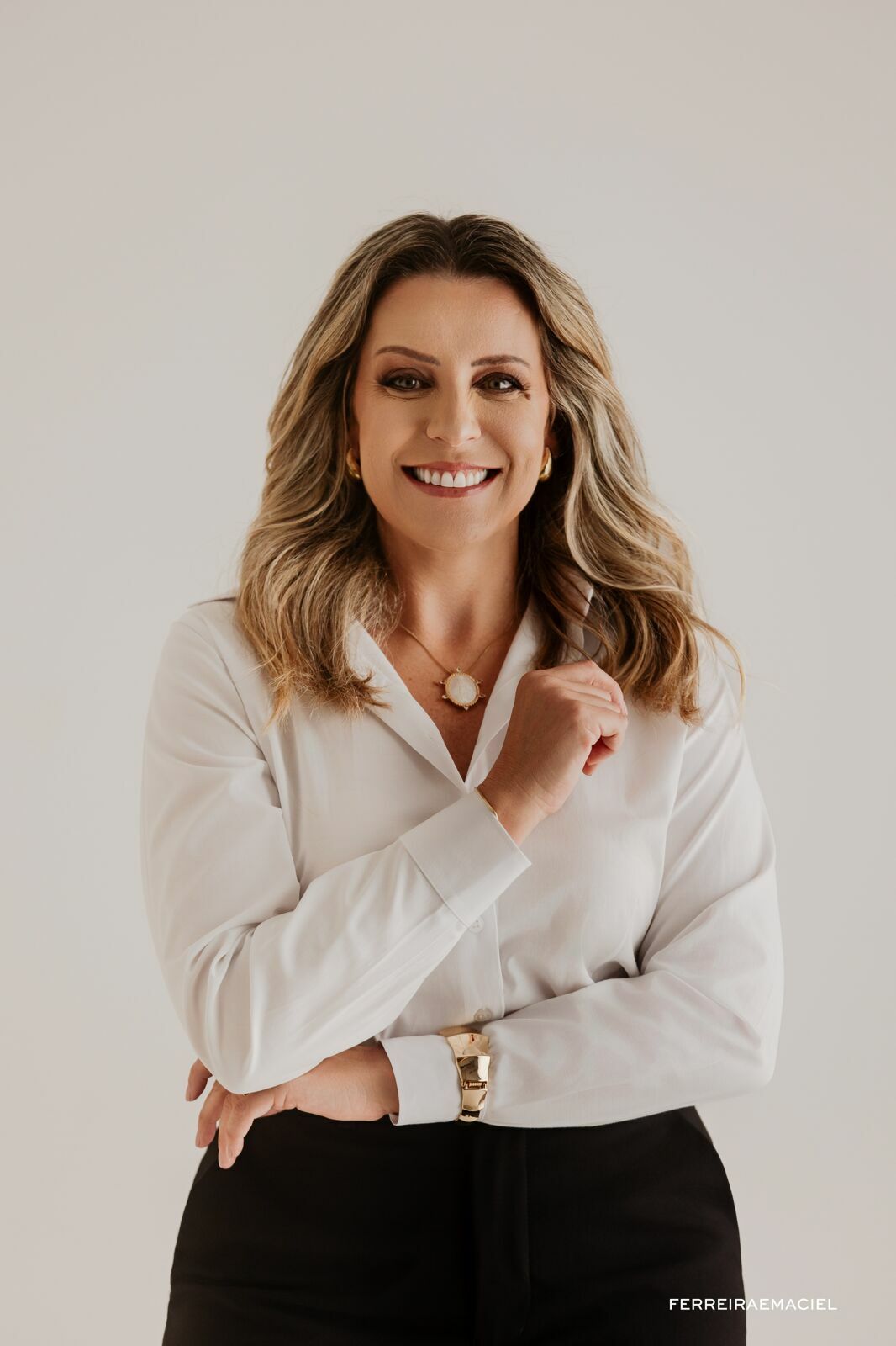 Foto Ensaio Estúdio Corporativo - Sessão de Fotos em Araranguá para Advogados - Fotos para publicidade - Estúdio de fotografia - Aline Marcon Foto Ensaio Estúdio Corporativo - Sessão de Fotos em Araranguá para Advogados - Fotos para publicidade - Estúdio de fotografia - Aline Marcon - Imagem 11
