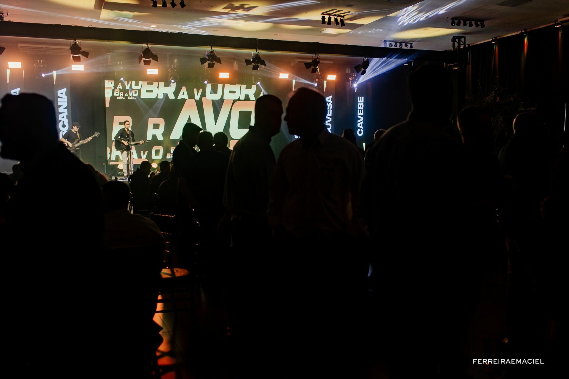 Foto Fotografia e Filmagem Publicitária do Sorteio do Caminhão Bravo para o Consórcio Scania - Le Blanc Centro de Eventos - Tubarão - SC Foto Fotografia e Filmagem Publicitária do Sorteio do Caminhão Bravo para o Consórcio Scania - Le Blanc Centro de Eventos - Tubarão - SC - Imagem 38