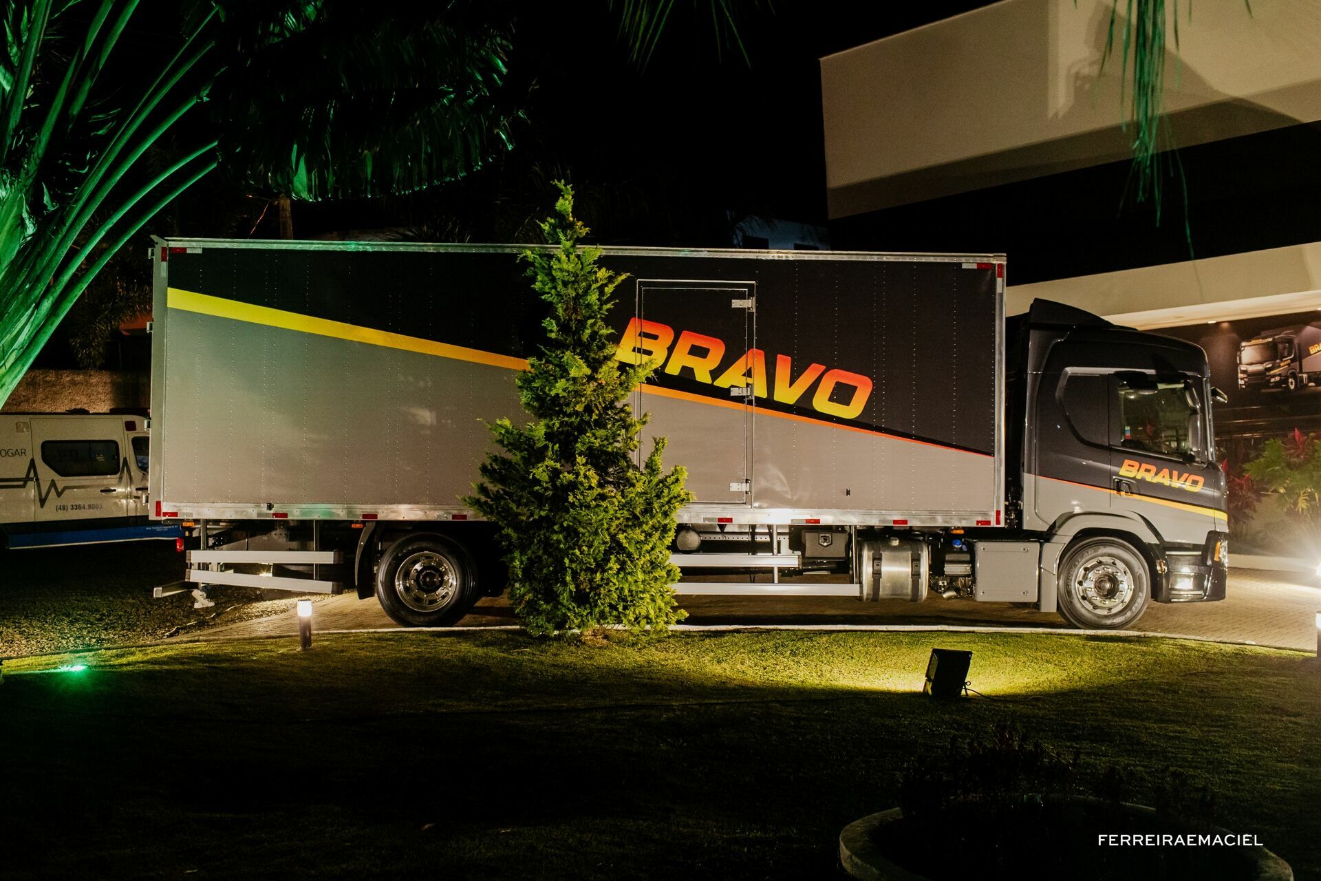 Foto Fotografia e Filmagem Publicitária do Sorteio do Caminhão Bravo para o Consórcio Scania - Le Blanc Centro de Eventos - Tubarão - SC Foto Fotografia e Filmagem Publicitária do Sorteio do Caminhão Bravo para o Consórcio Scania - Le Blanc Centro de Eventos - Tubarão - SC - Imagem 19