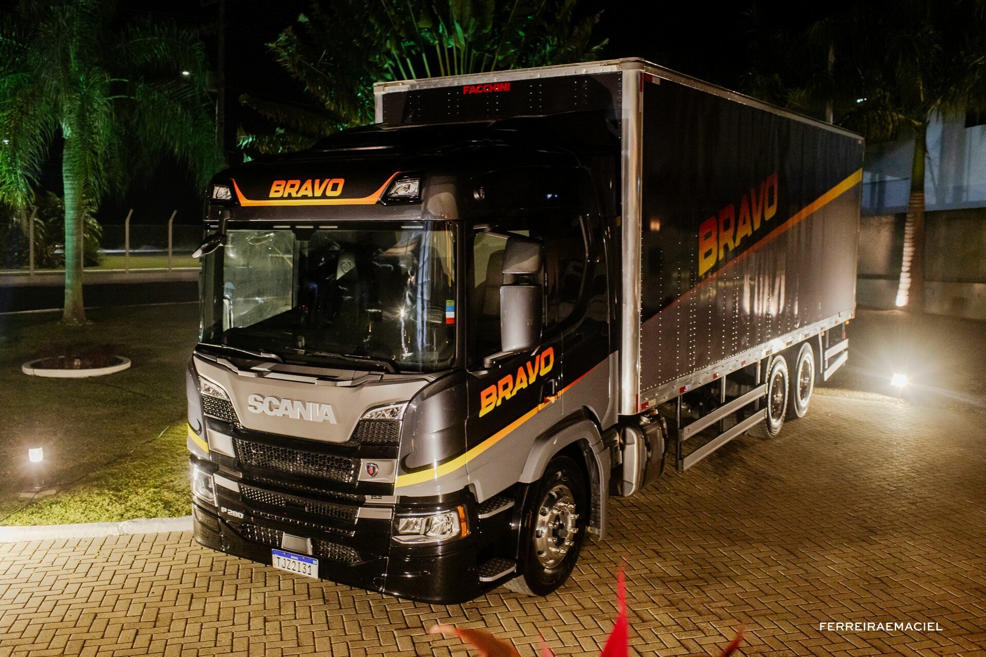 Foto Fotografia e Filmagem Publicitária do Sorteio do Caminhão Bravo para o Consórcio Scania - Le Blanc Centro de Eventos - Tubarão - SC Foto Fotografia e Filmagem Publicitária do Sorteio do Caminhão Bravo para o Consórcio Scania - Le Blanc Centro de Eventos - Tubarão - SC - Imagem 18