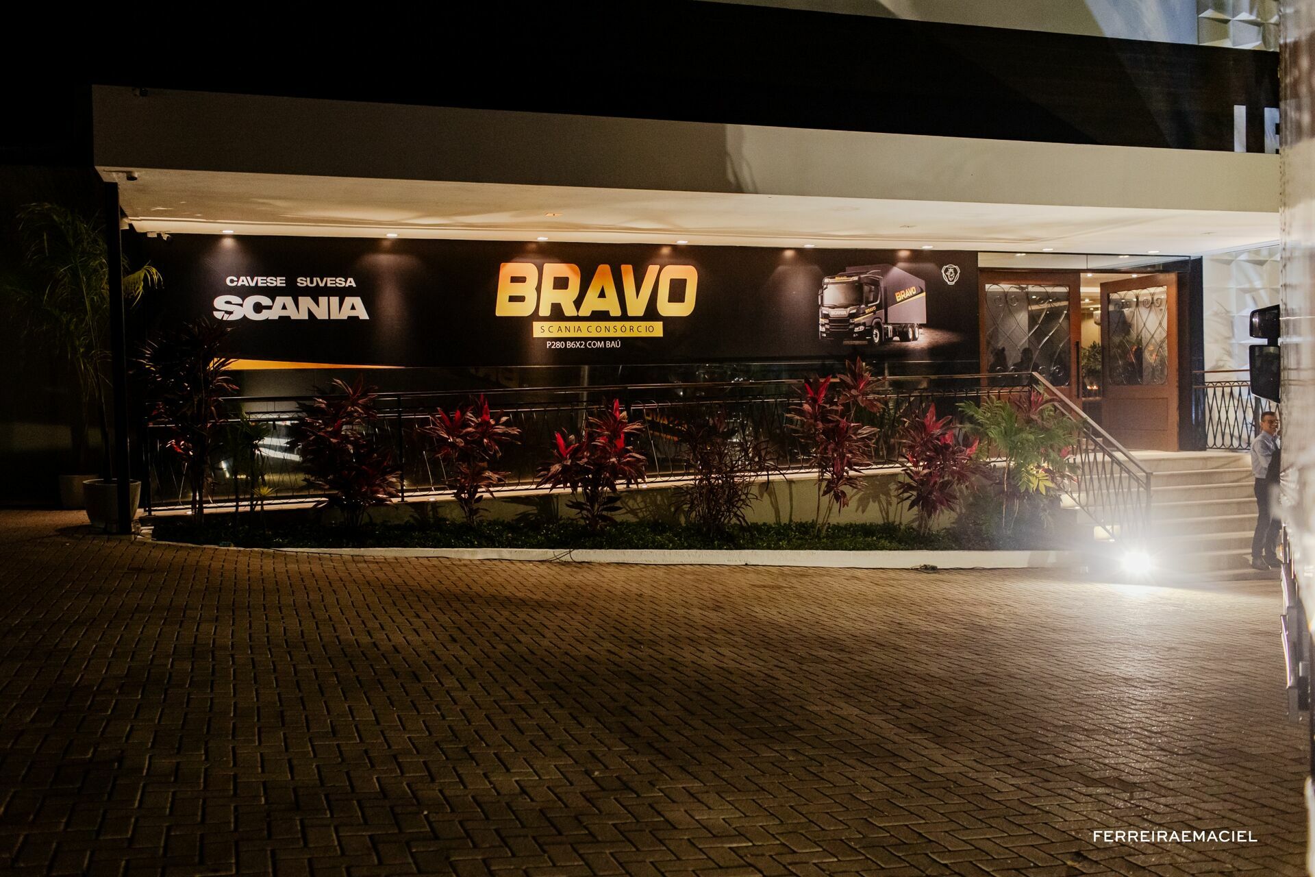 Foto Fotografia e Filmagem Publicitária do Sorteio do Caminhão Bravo para o Consórcio Scania - Le Blanc Centro de Eventos - Tubarão - SC Foto Fotografia e Filmagem Publicitária do Sorteio do Caminhão Bravo para o Consórcio Scania - Le Blanc Centro de Eventos - Tubarão - SC - Imagem 17
