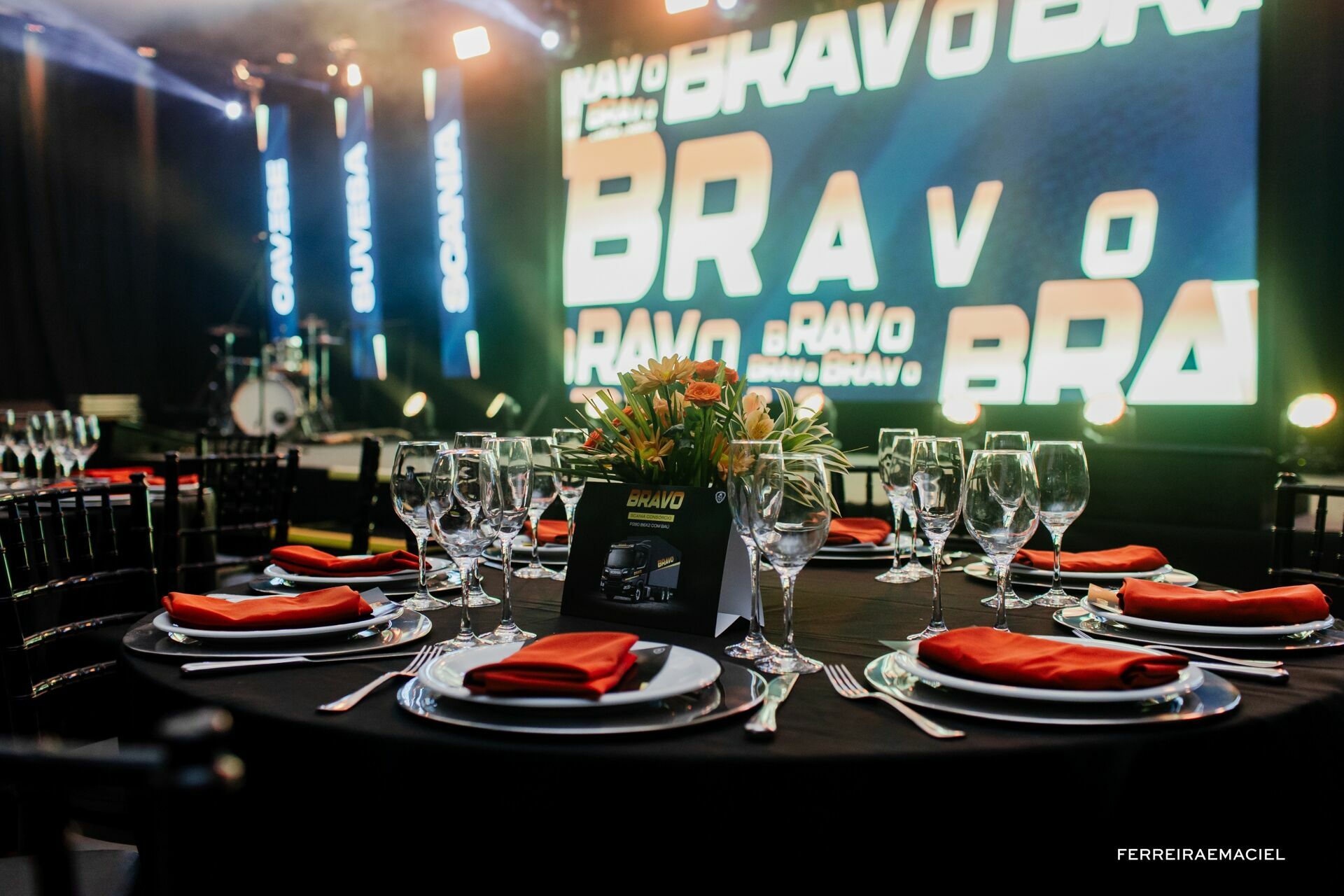 Foto Fotografia e Filmagem Publicitária do Sorteio do Caminhão Bravo para o Consórcio Scania - Le Blanc Centro de Eventos - Tubarão - SC Foto Fotografia e Filmagem Publicitária do Sorteio do Caminhão Bravo para o Consórcio Scania - Le Blanc Centro de Eventos - Tubarão - SC - Imagem 5