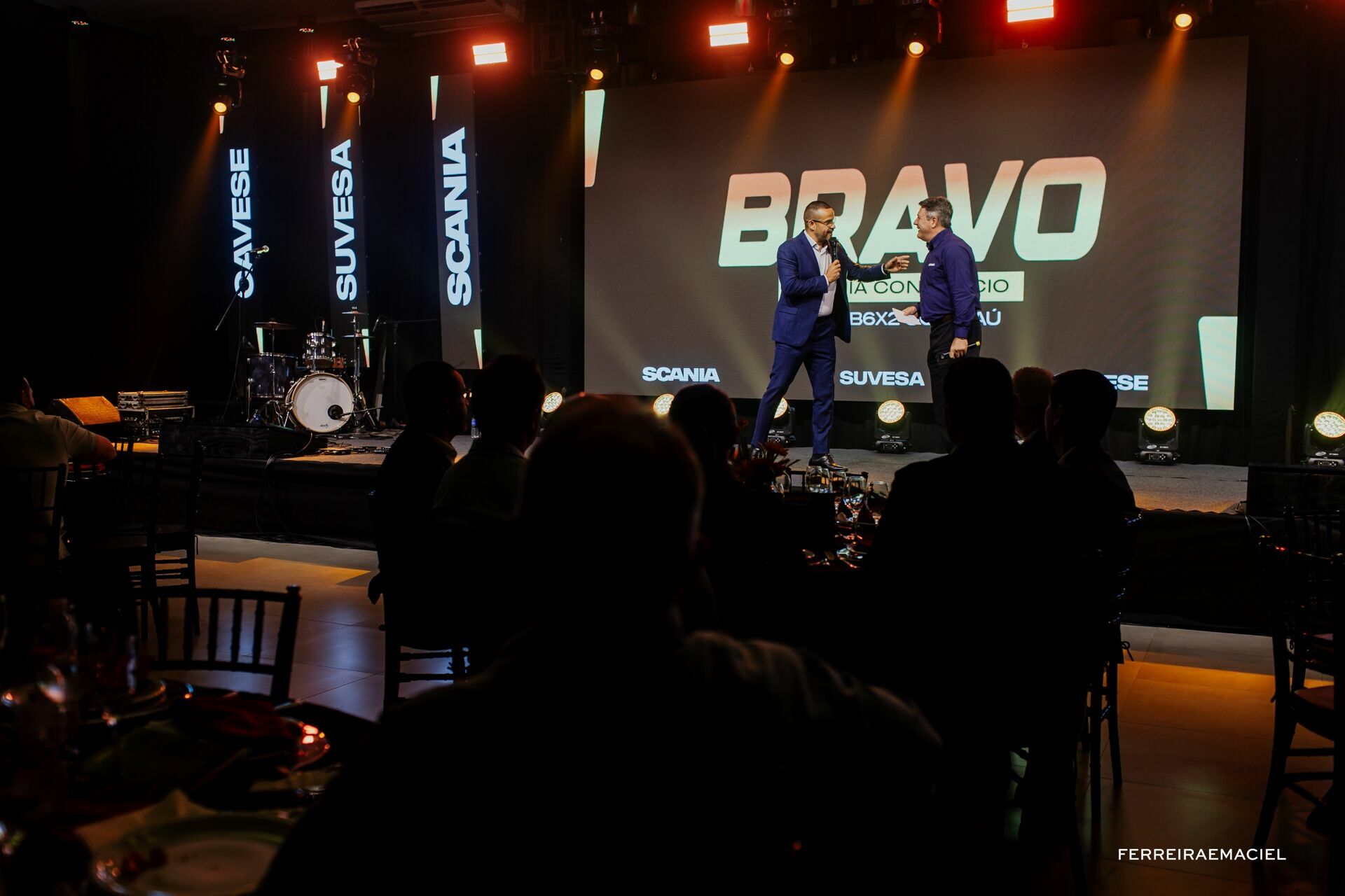 Foto Fotografia e Filmagem Publicitária do Sorteio do Caminhão Bravo para o Consórcio Scania - Le Blanc Centro de Eventos - Tubarão - SC Foto Fotografia e Filmagem Publicitária do Sorteio do Caminhão Bravo para o Consórcio Scania - Le Blanc Centro de Eventos - Tubarão - SC - Imagem 53
