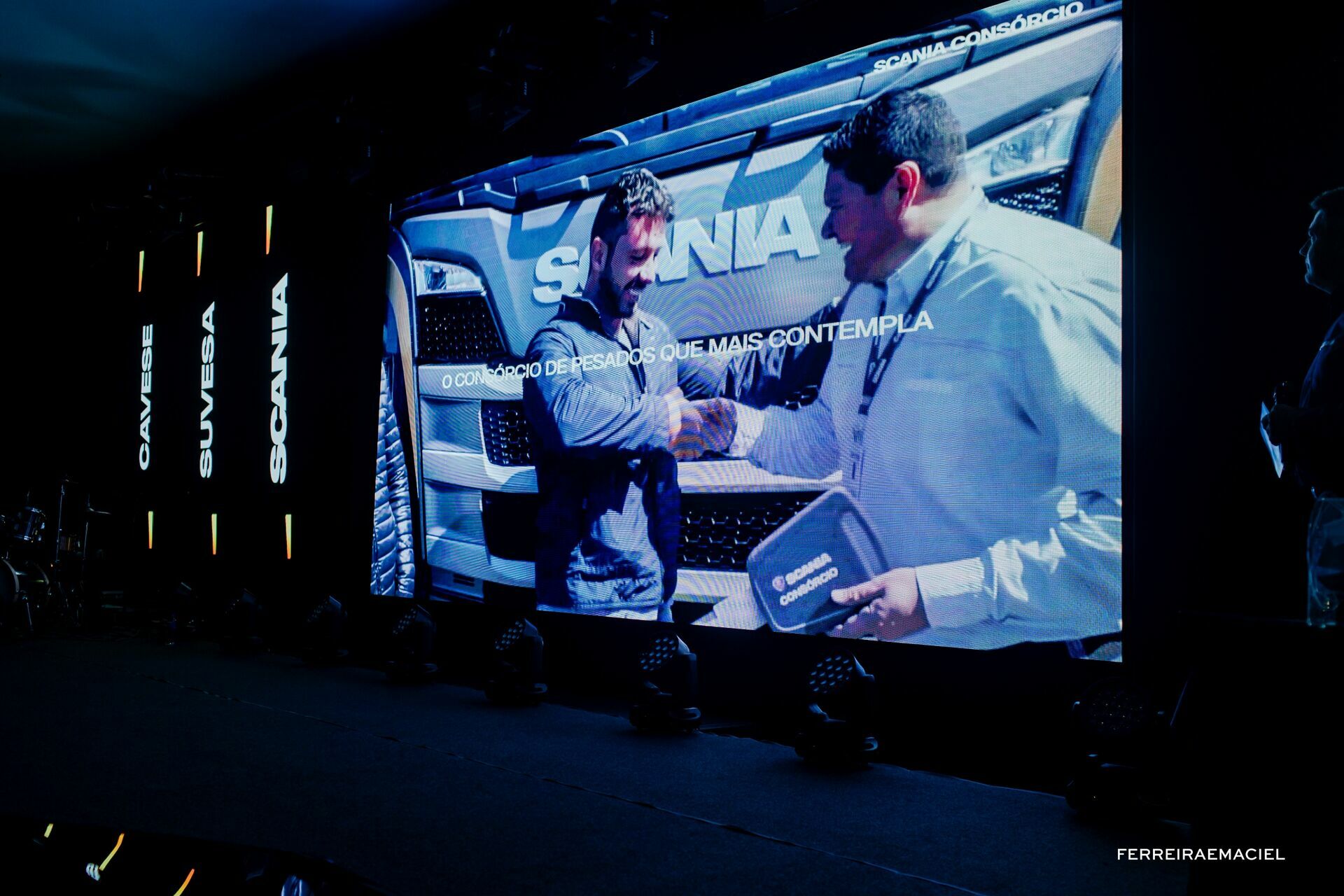 Foto Fotografia e Filmagem Publicitária do Sorteio do Caminhão Bravo para o Consórcio Scania - Le Blanc Centro de Eventos - Tubarão - SC Foto Fotografia e Filmagem Publicitária do Sorteio do Caminhão Bravo para o Consórcio Scania - Le Blanc Centro de Eventos - Tubarão - SC - Imagem 62