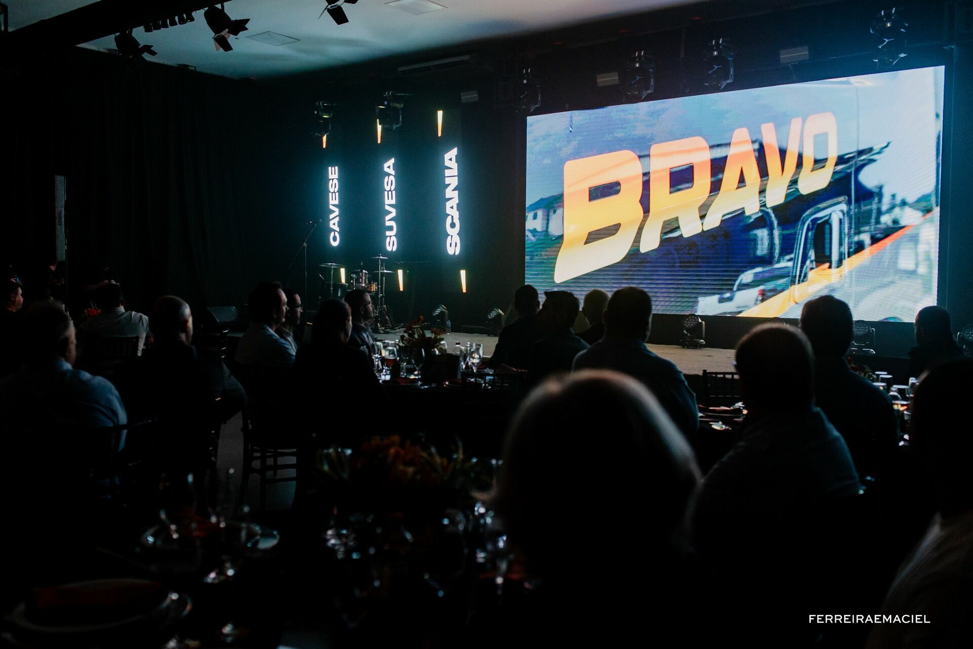 Foto Fotografia e Filmagem Publicitária do Sorteio do Caminhão Bravo para o Consórcio Scania - Le Blanc Centro de Eventos - Tubarão - SC Foto Fotografia e Filmagem Publicitária do Sorteio do Caminhão Bravo para o Consórcio Scania - Le Blanc Centro de Eventos - Tubarão - SC - Imagem 49